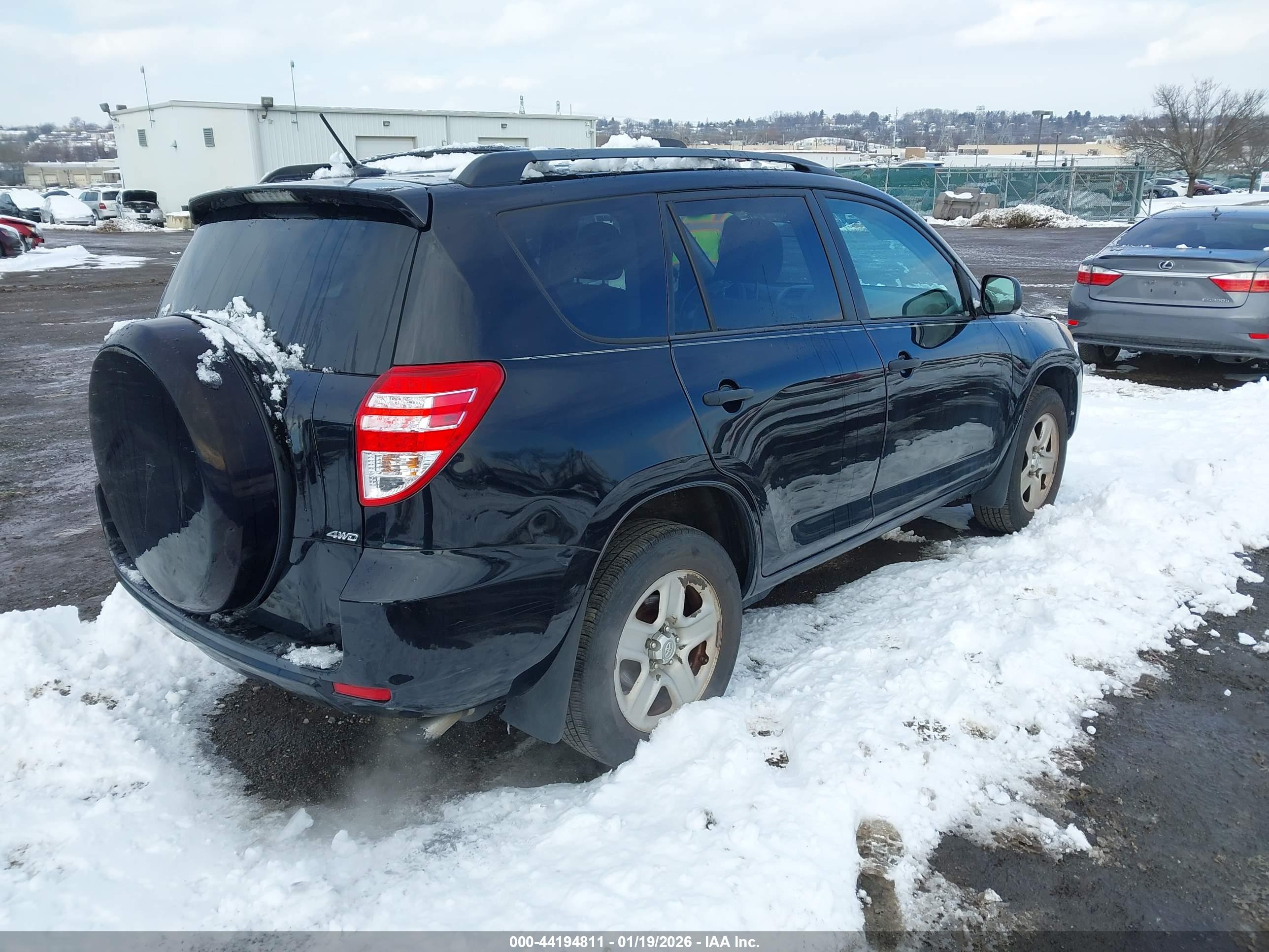 TOYOTA RAV4 image 4