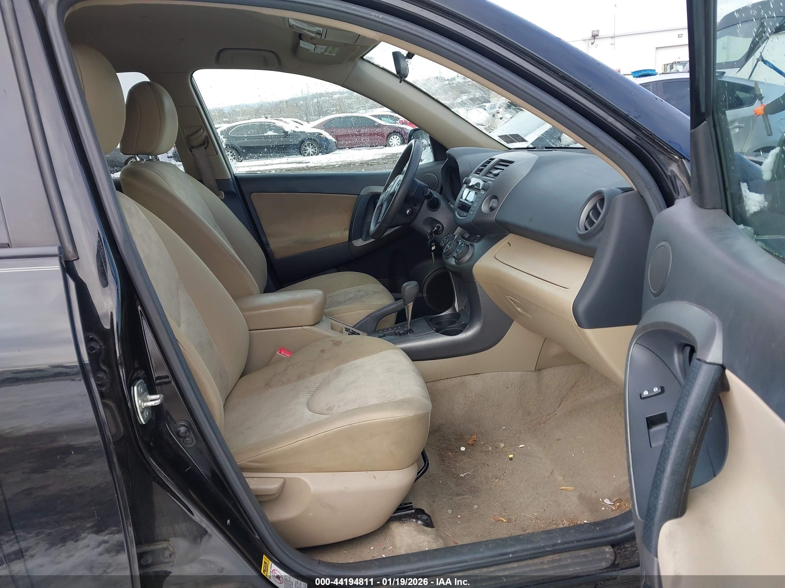 TOYOTA RAV4 image 5