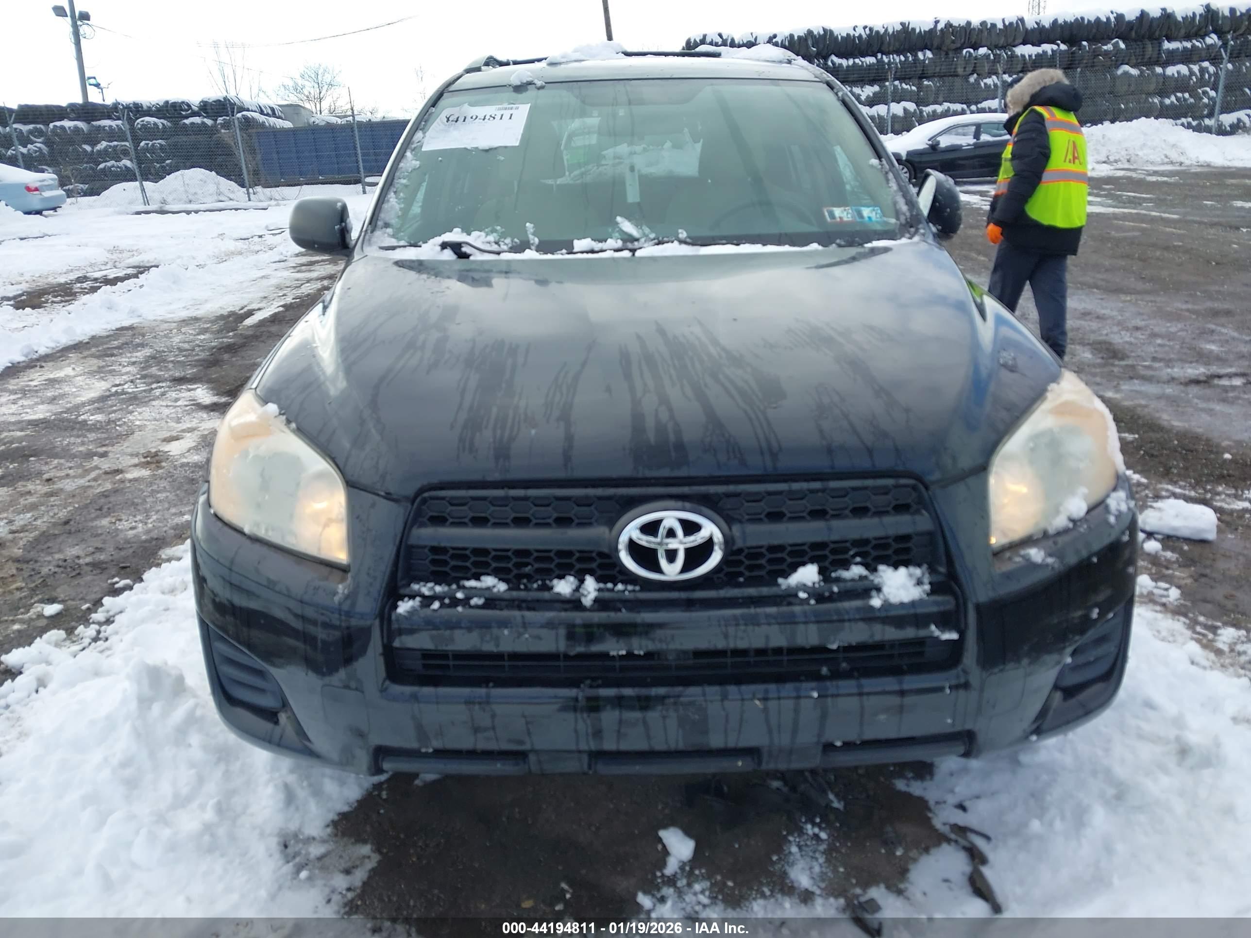 TOYOTA RAV4 image 6