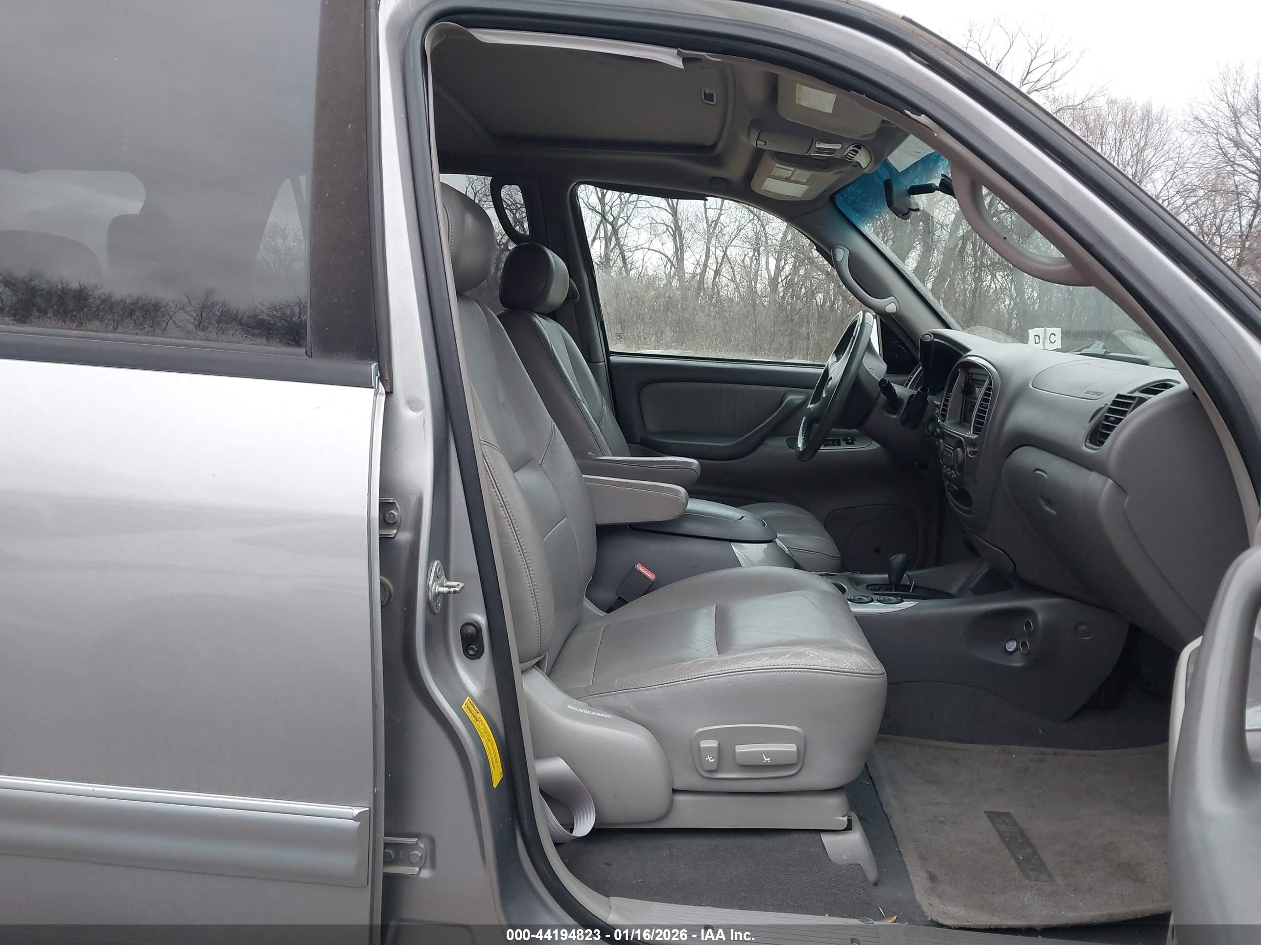 TOYOTA SEQUOIA image 5