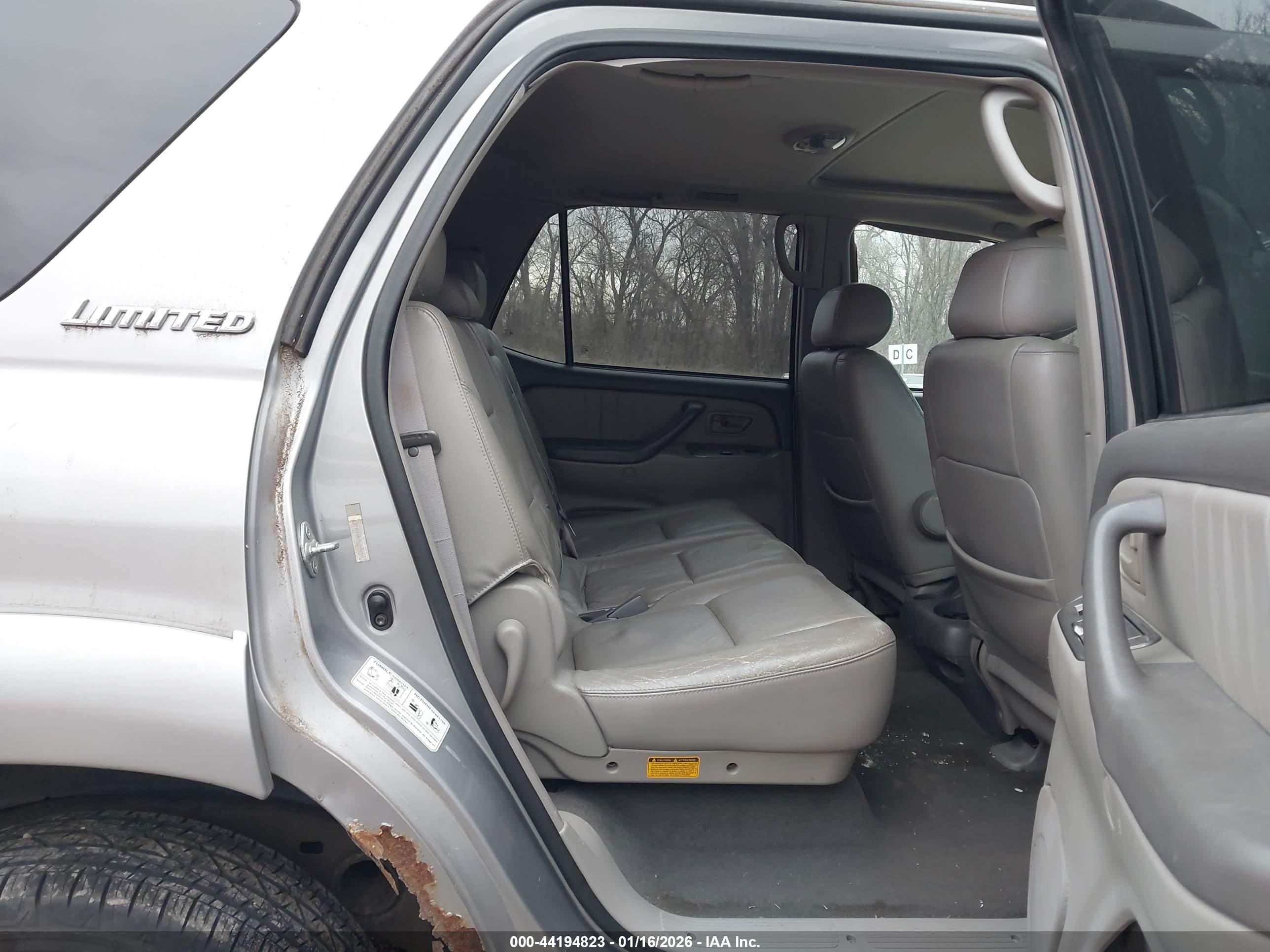 TOYOTA SEQUOIA image 8