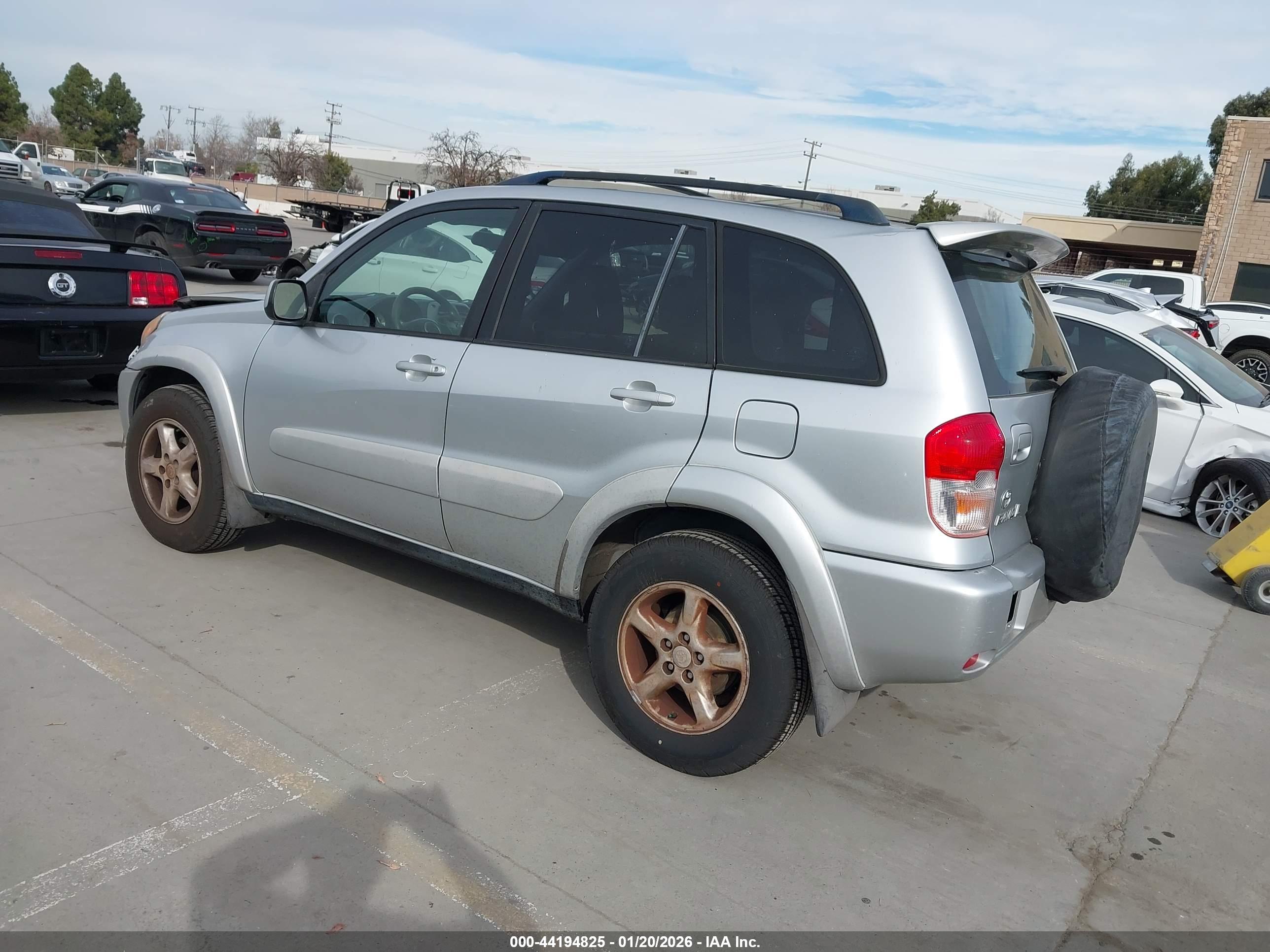 TOYOTA RAV4 image 3