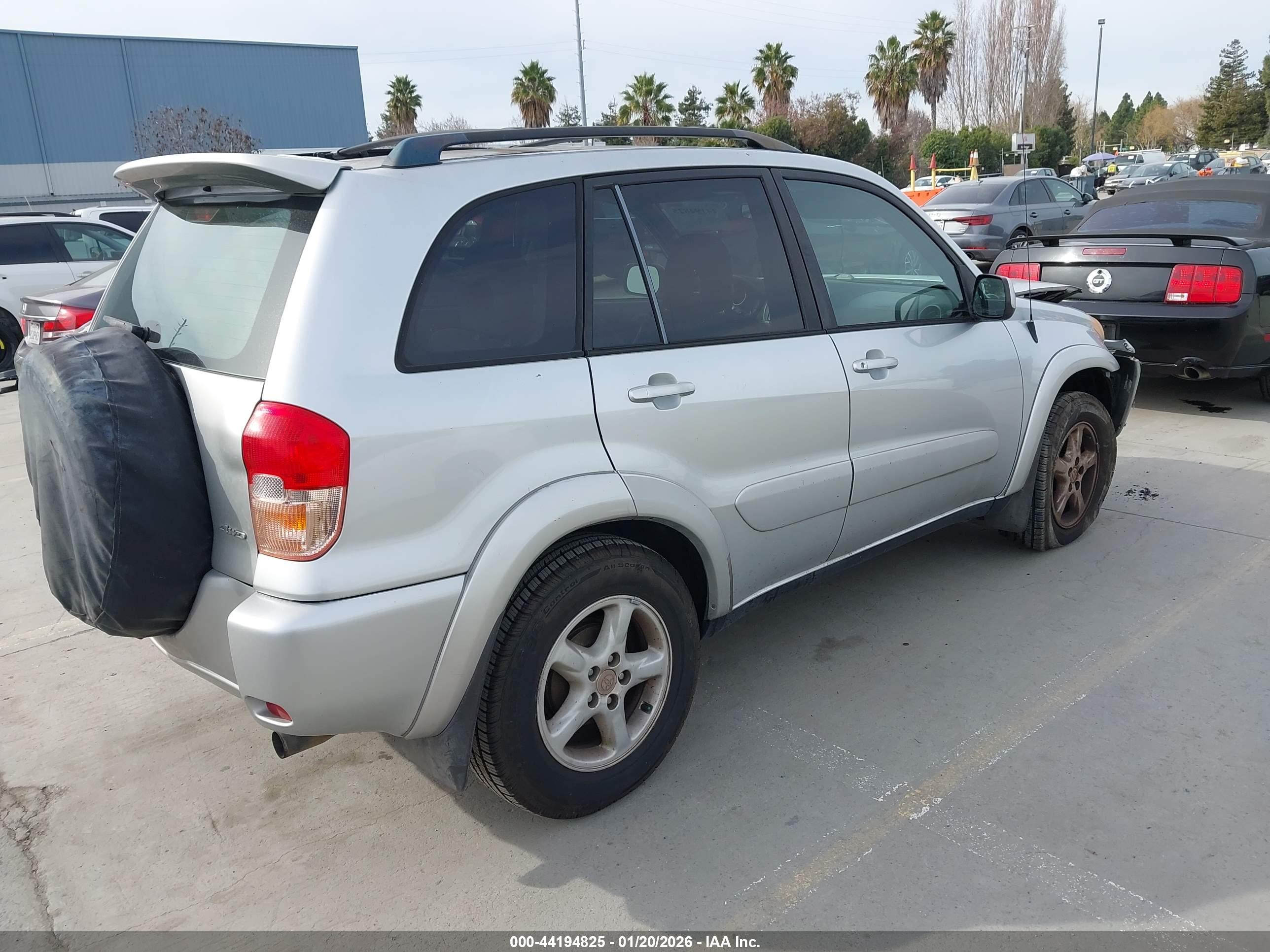 TOYOTA RAV4 image 4