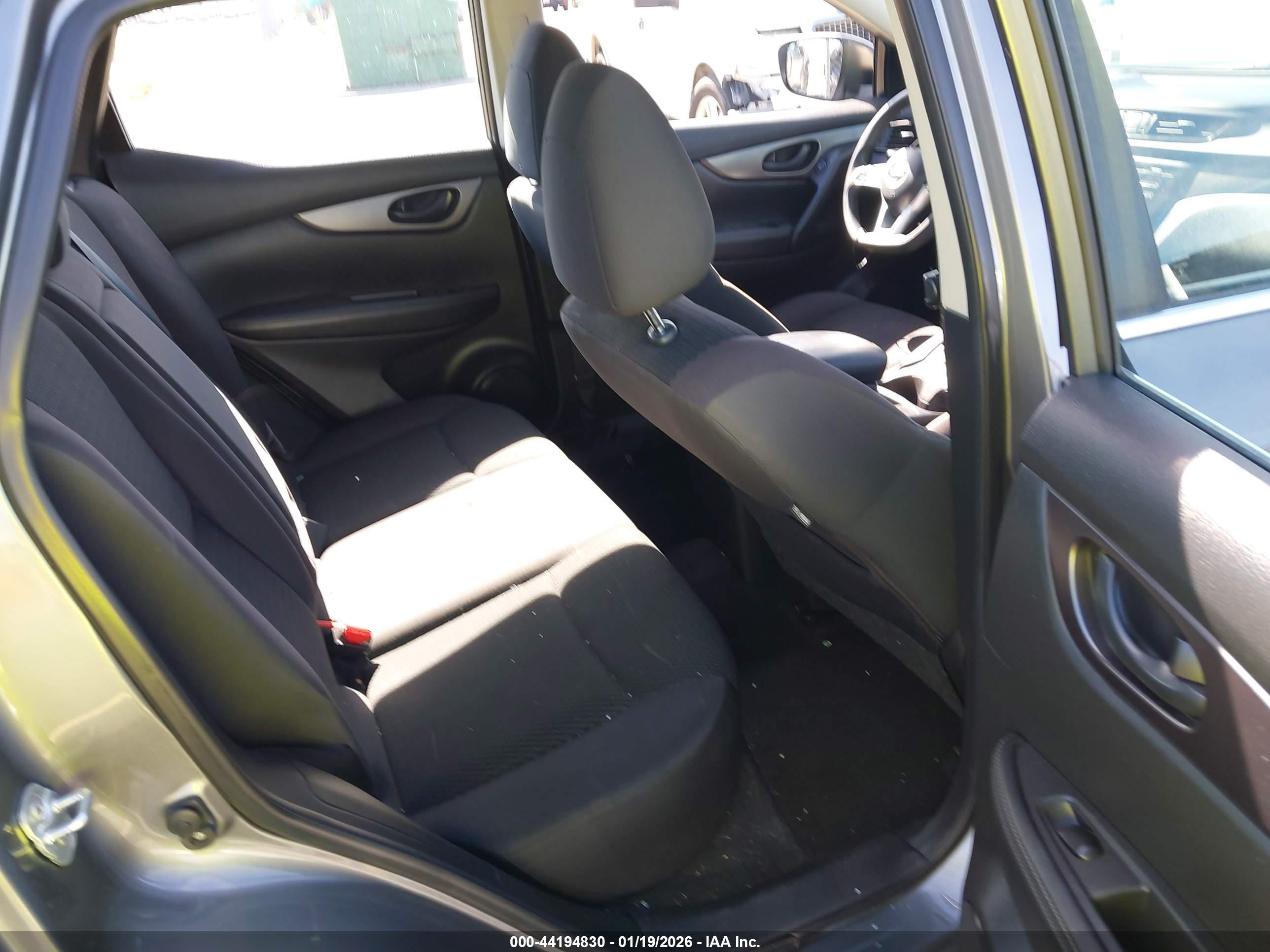 NISSAN ROGUE image 8
