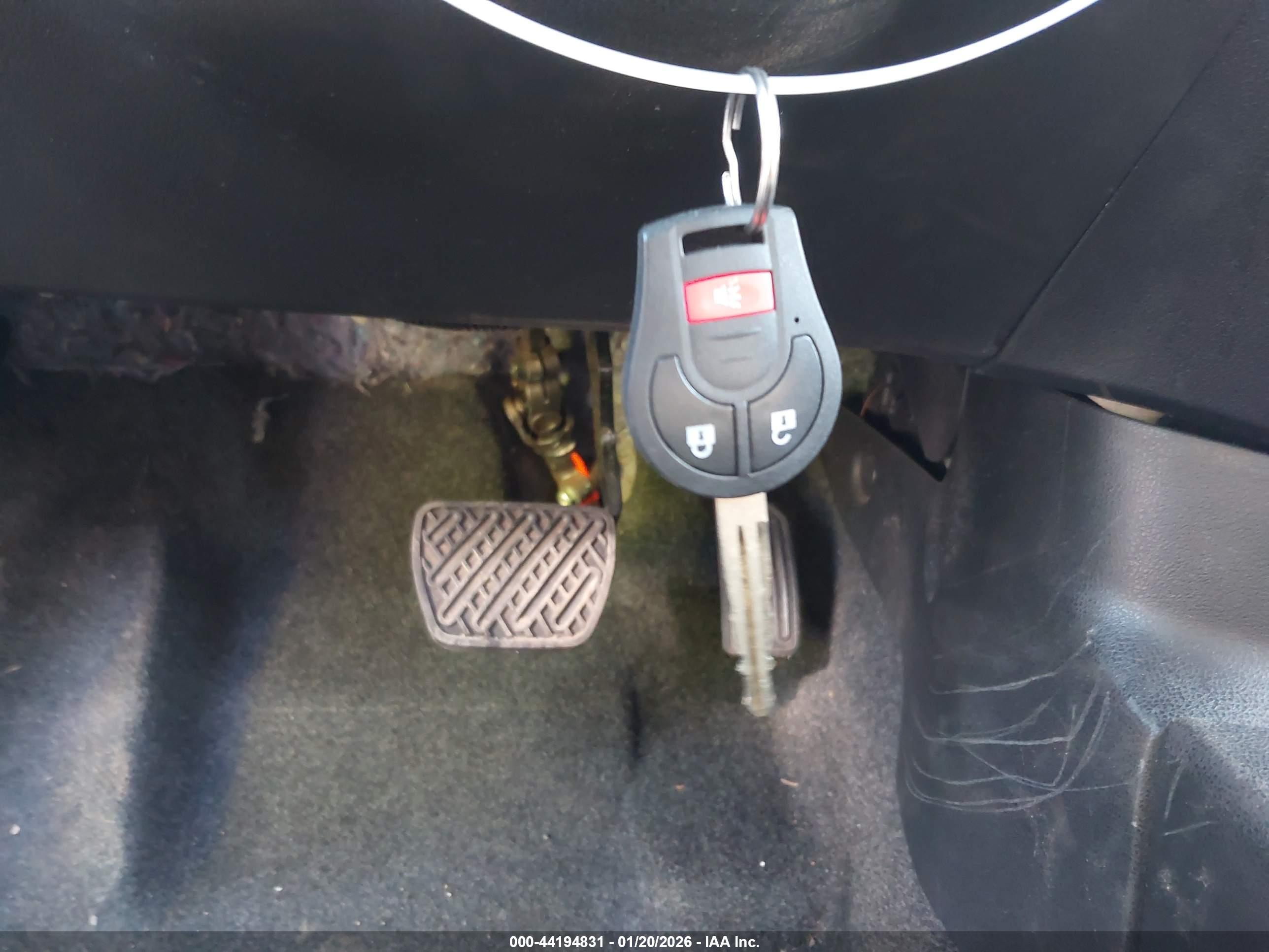 NISSAN VERSA image 11