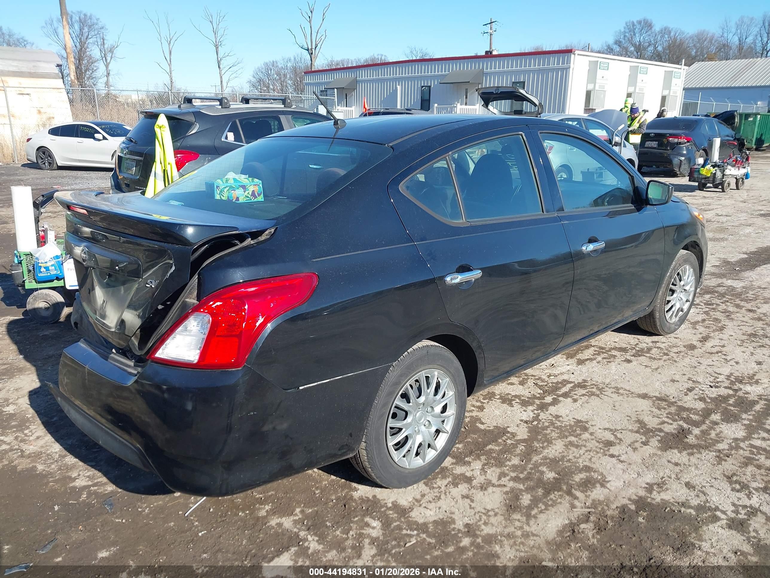 NISSAN VERSA image 4