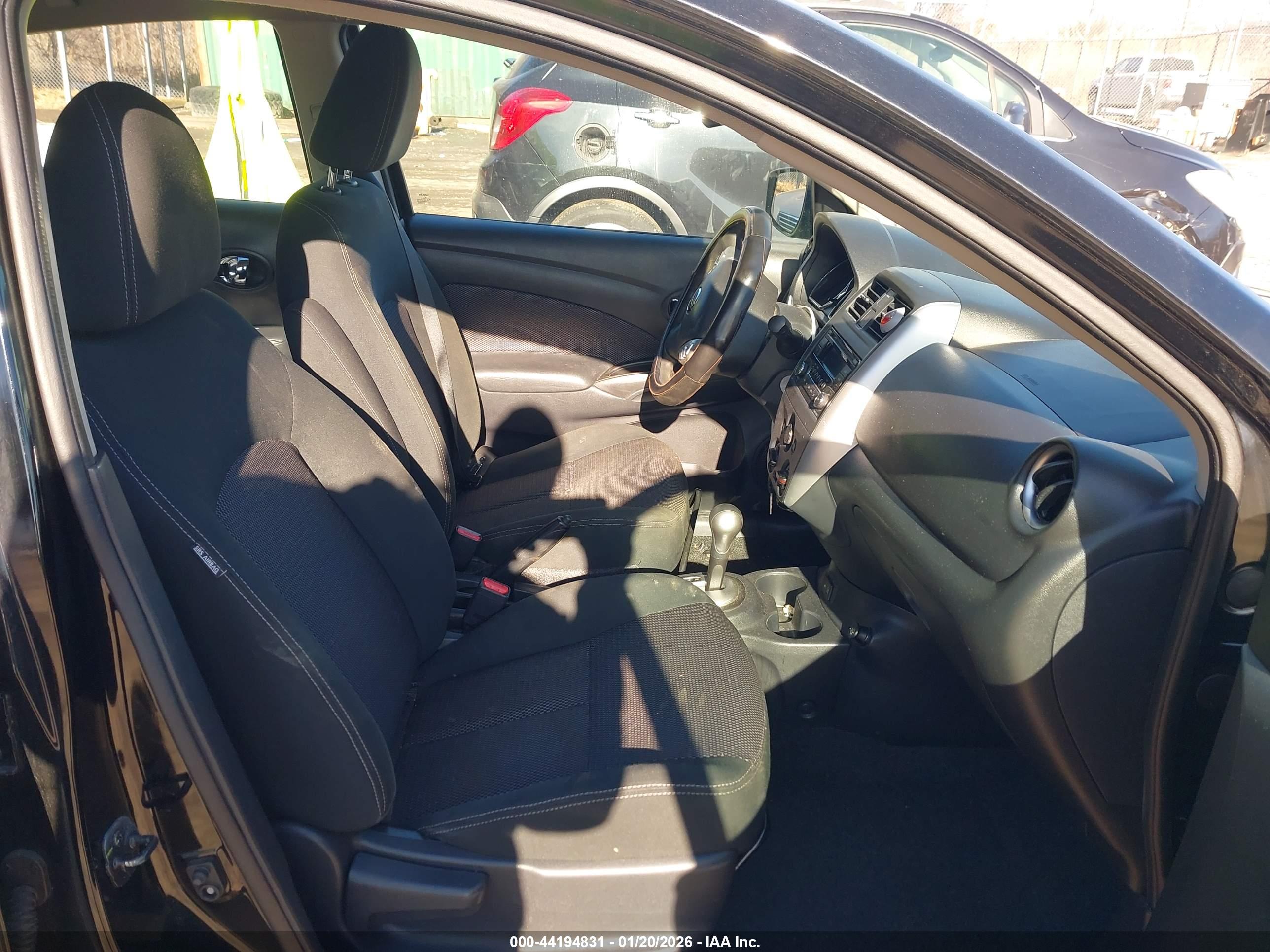NISSAN VERSA image 5