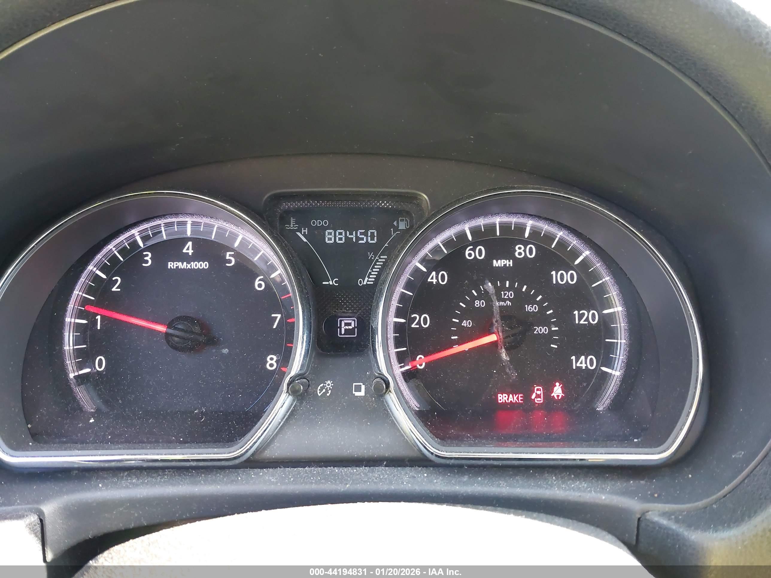 NISSAN VERSA image 7