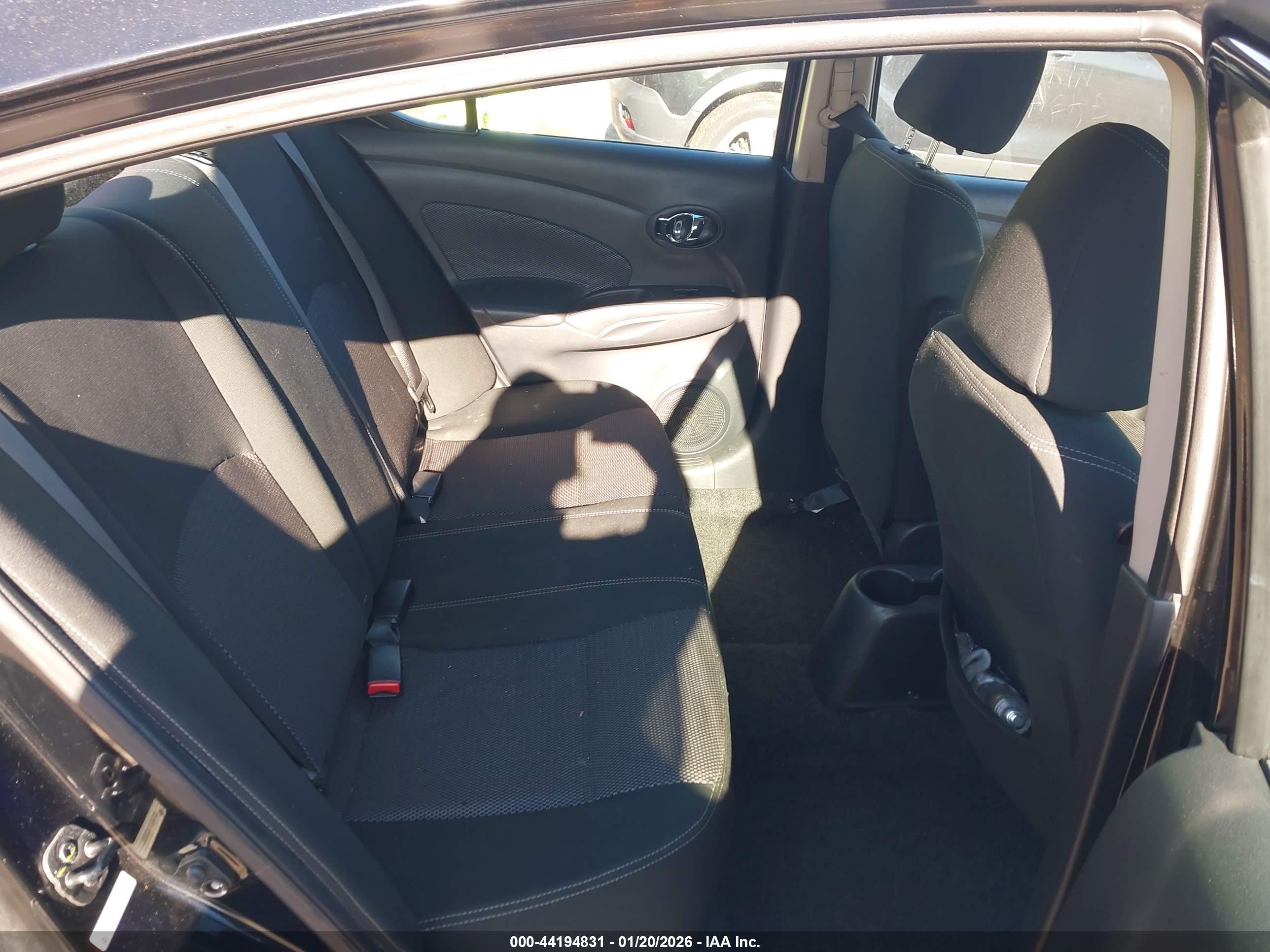 NISSAN VERSA image 8