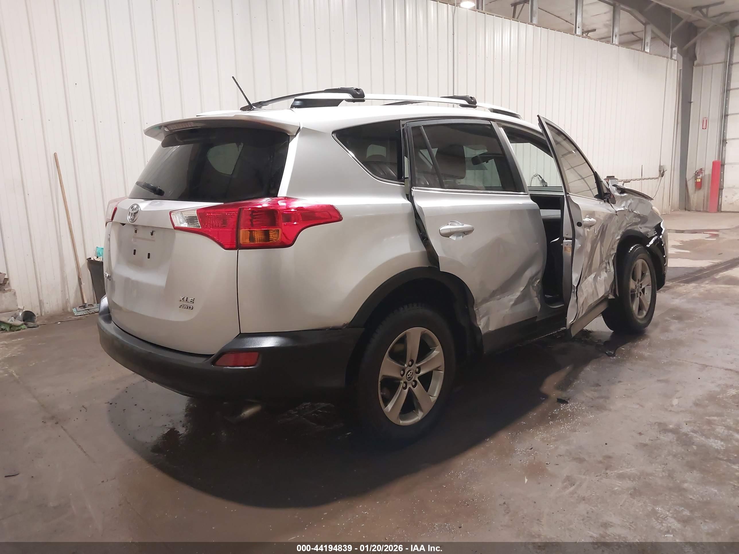 TOYOTA RAV4 image 4