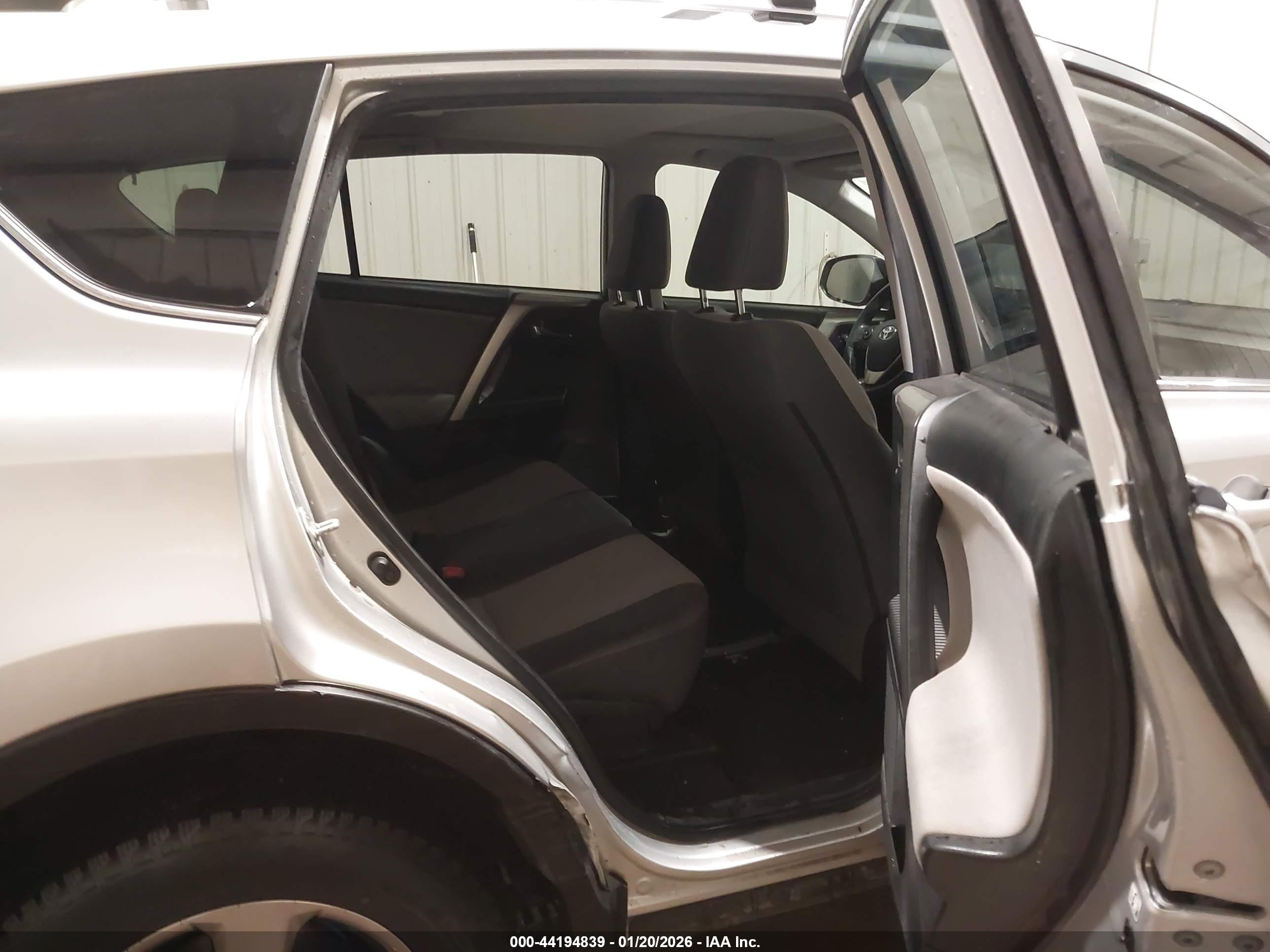 TOYOTA RAV4 image 8