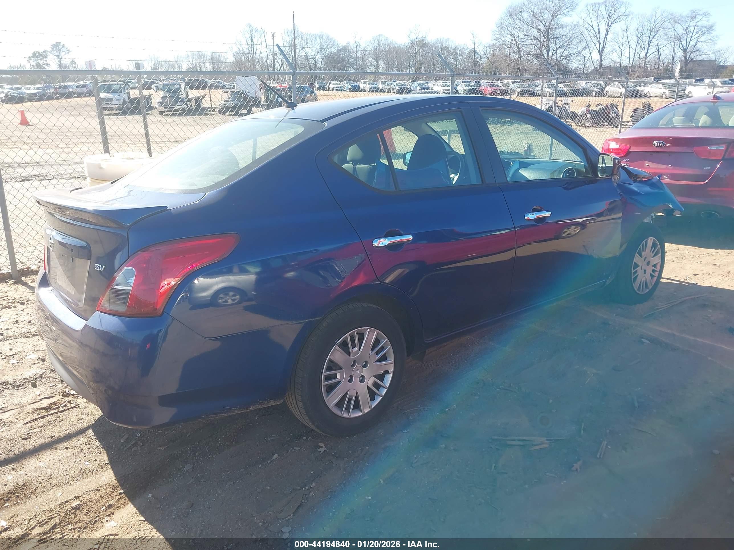 NISSAN VERSA image 4