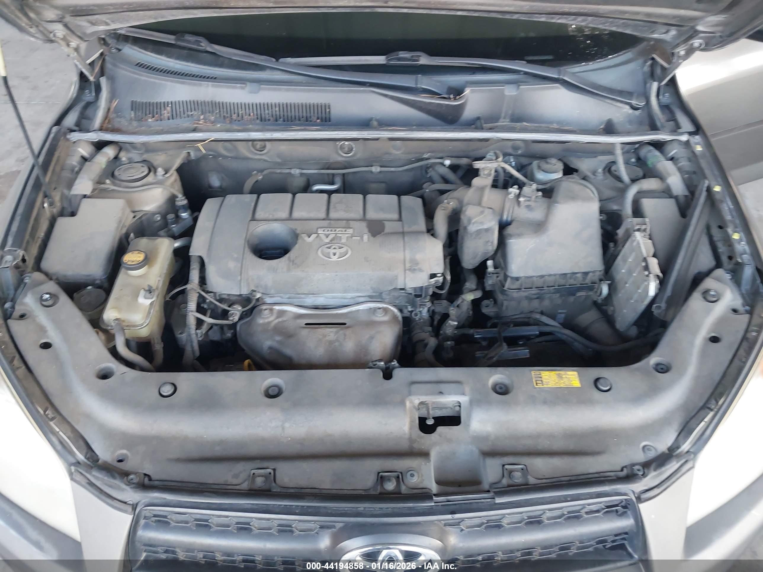 TOYOTA RAV4 image 10