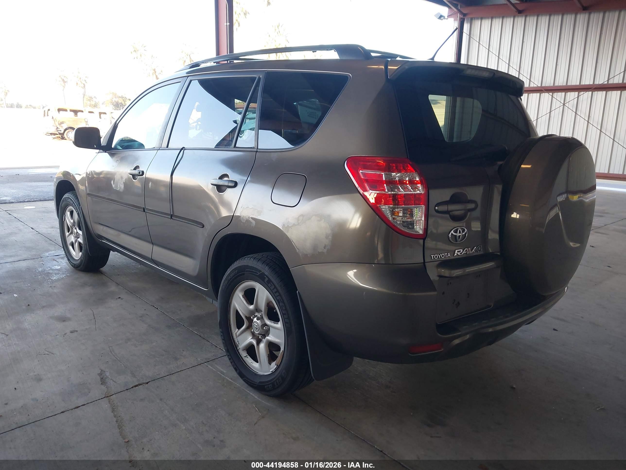 TOYOTA RAV4 image 3