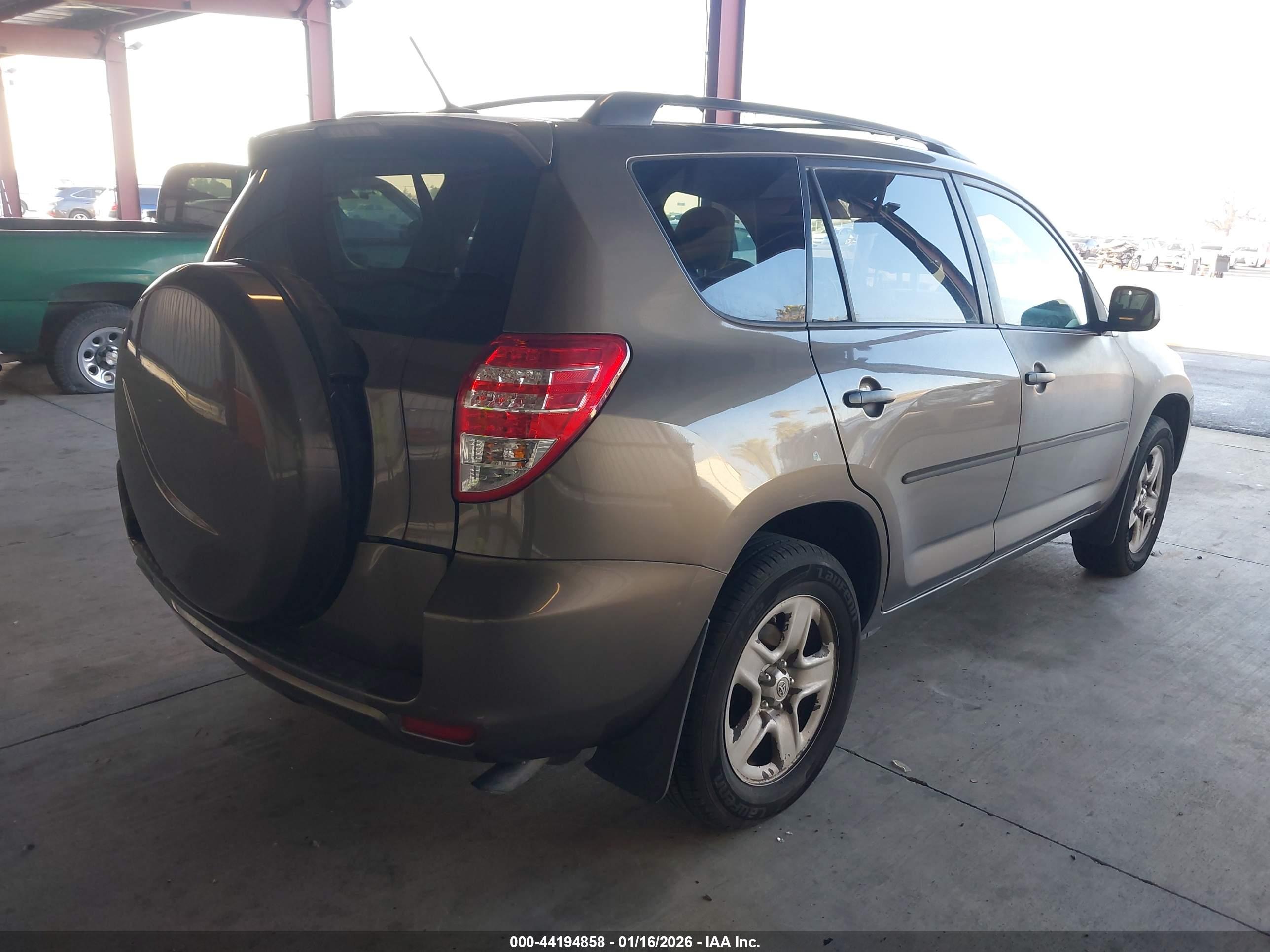 TOYOTA RAV4 image 4