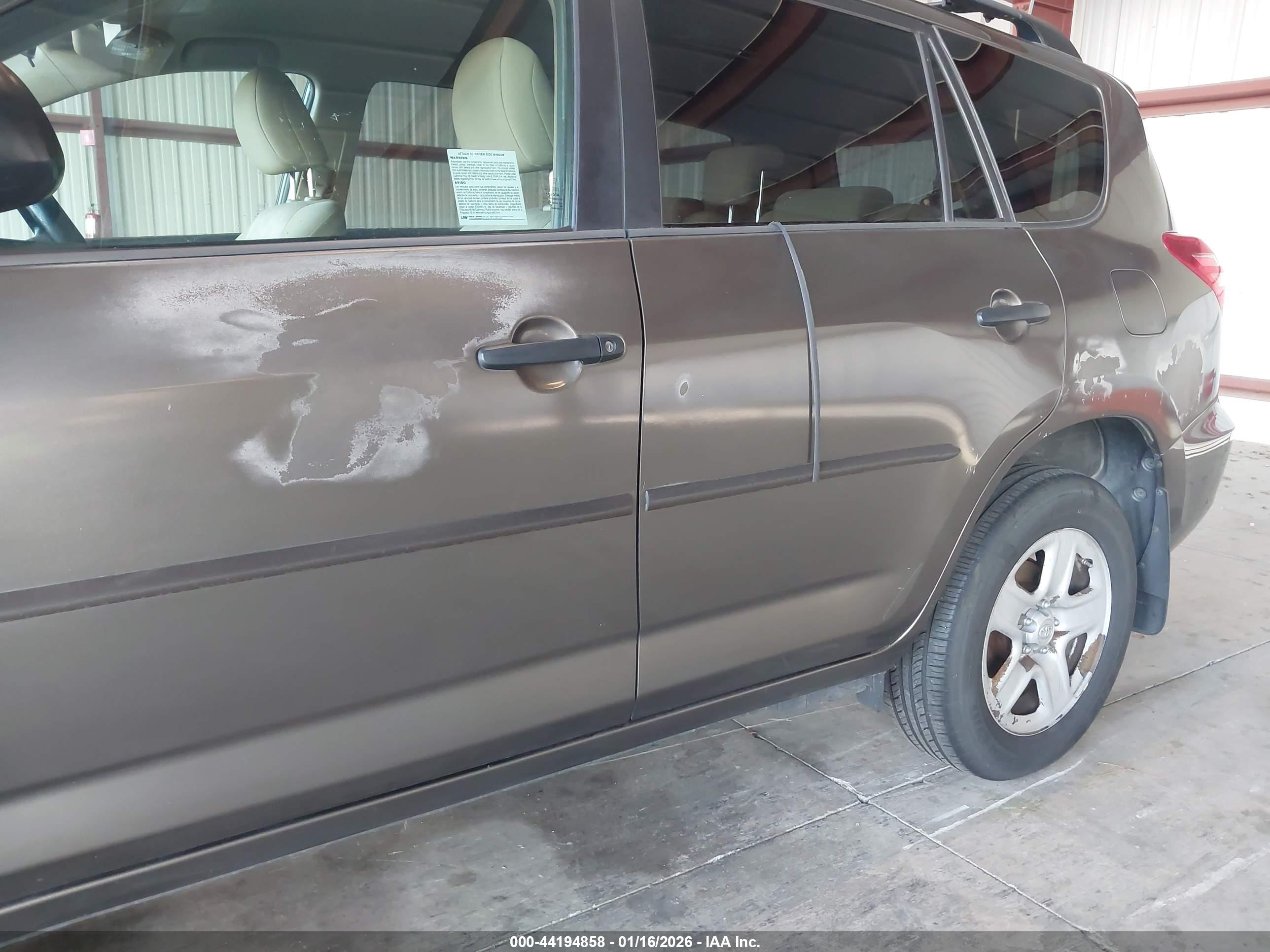 TOYOTA RAV4 image 6