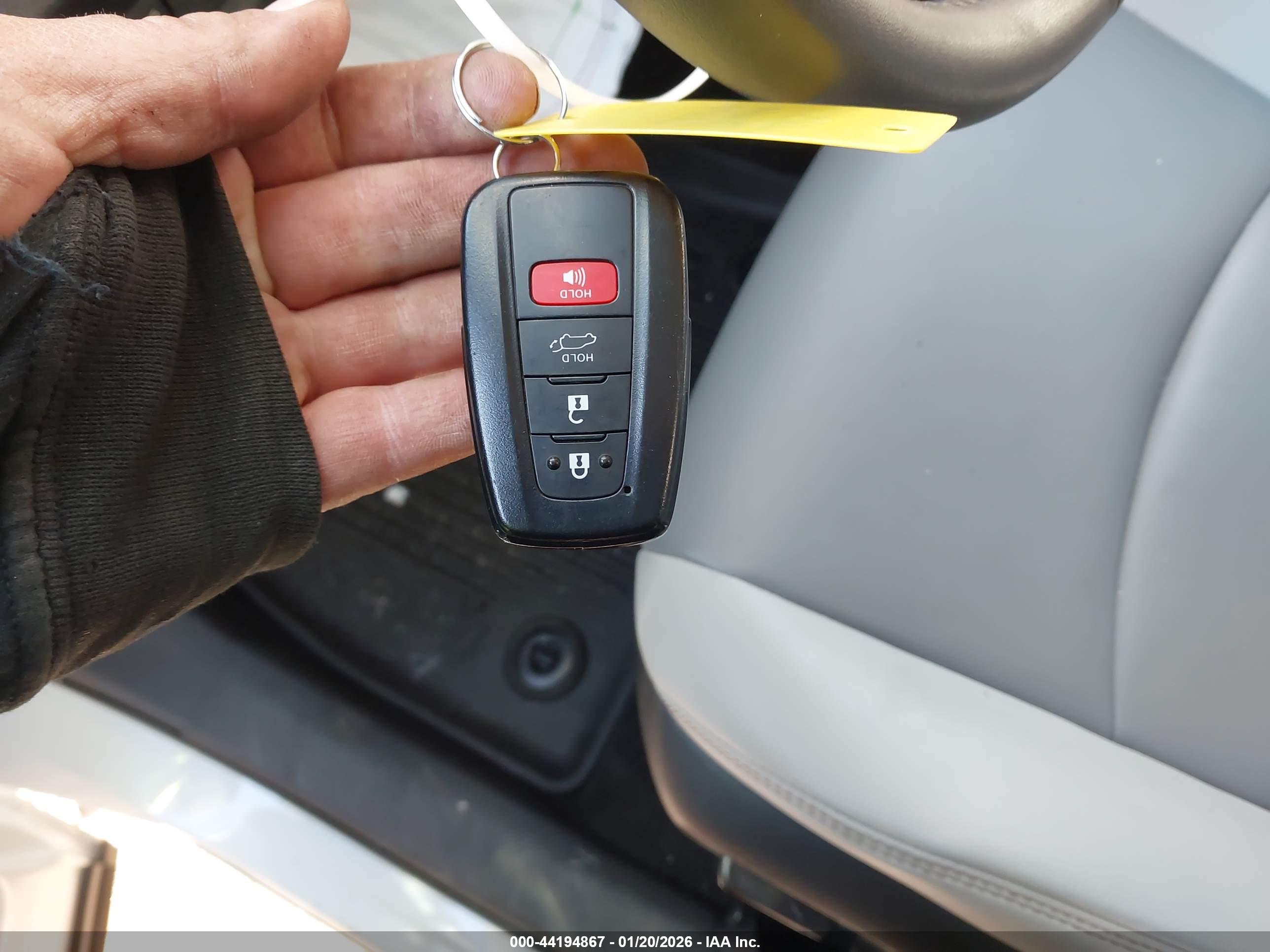 TOYOTA RAV4 image 11