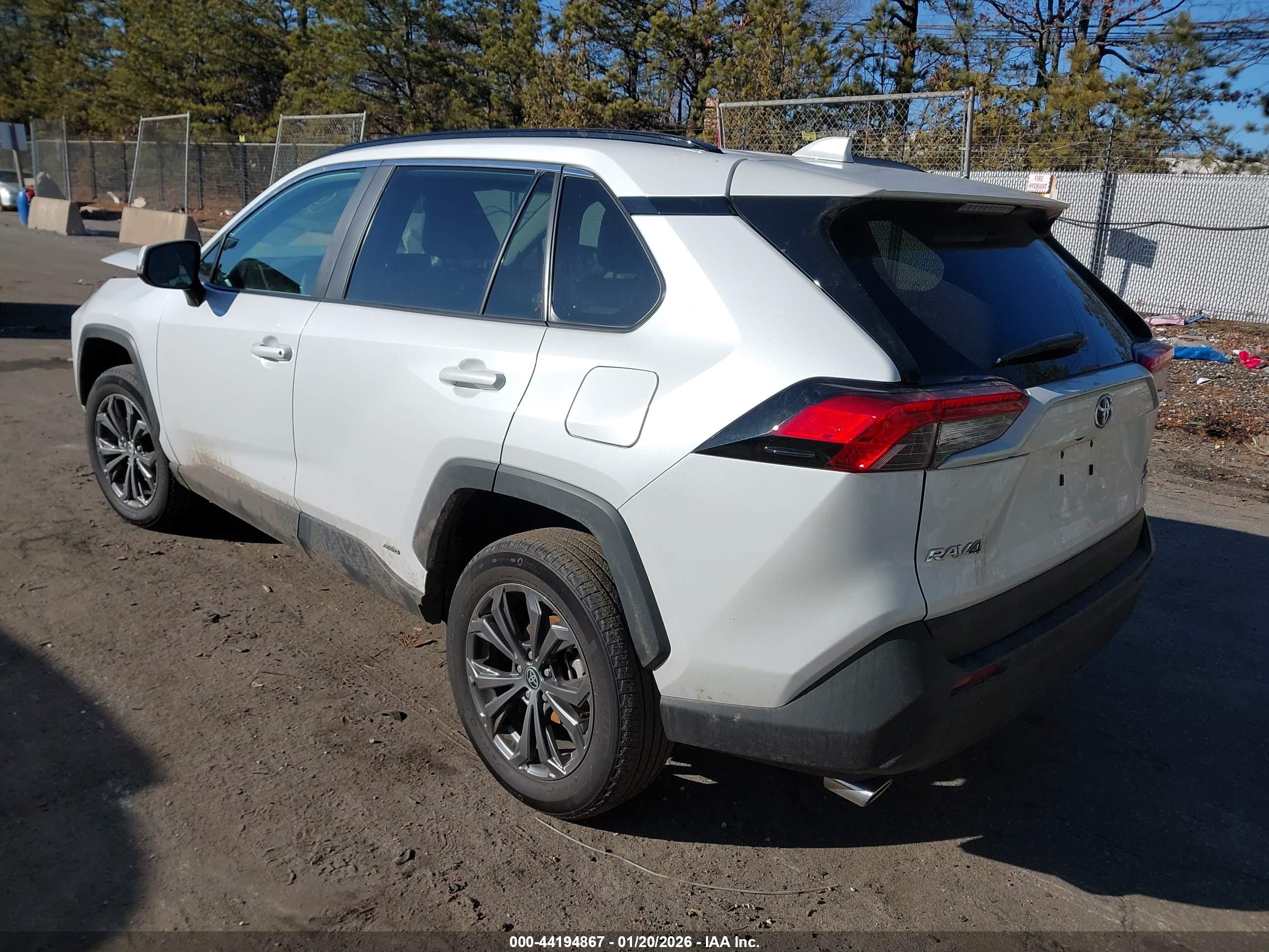 TOYOTA RAV4 image 3