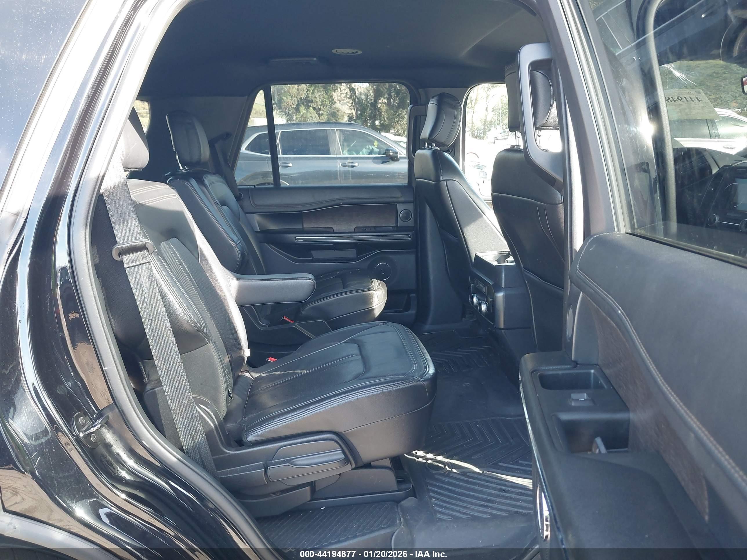 FORD EXPEDITION image 8