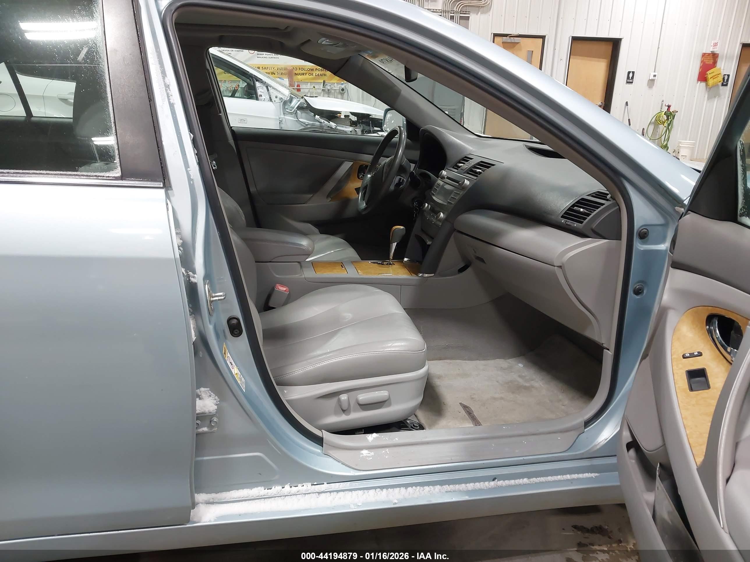 TOYOTA CAMRY image 5