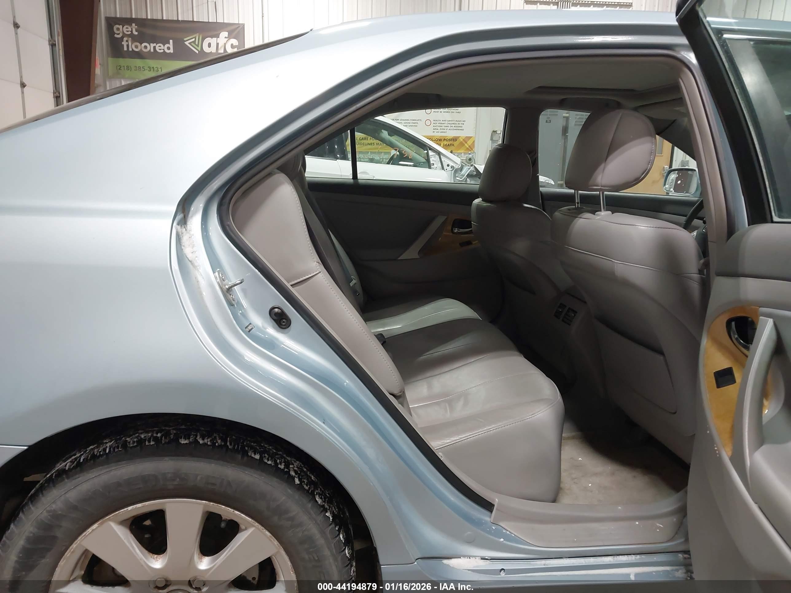 TOYOTA CAMRY image 8
