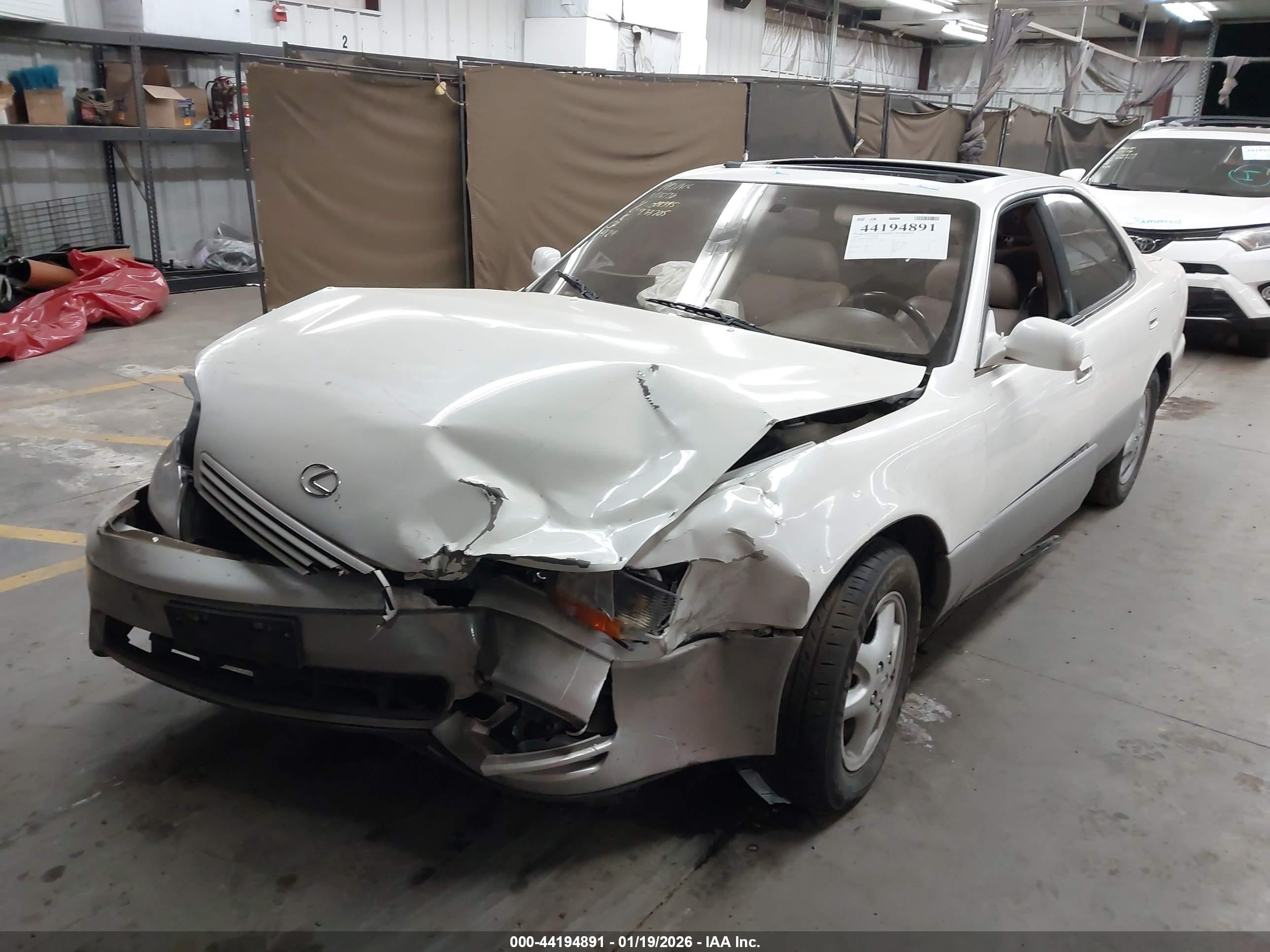 LEXUS ES image 2