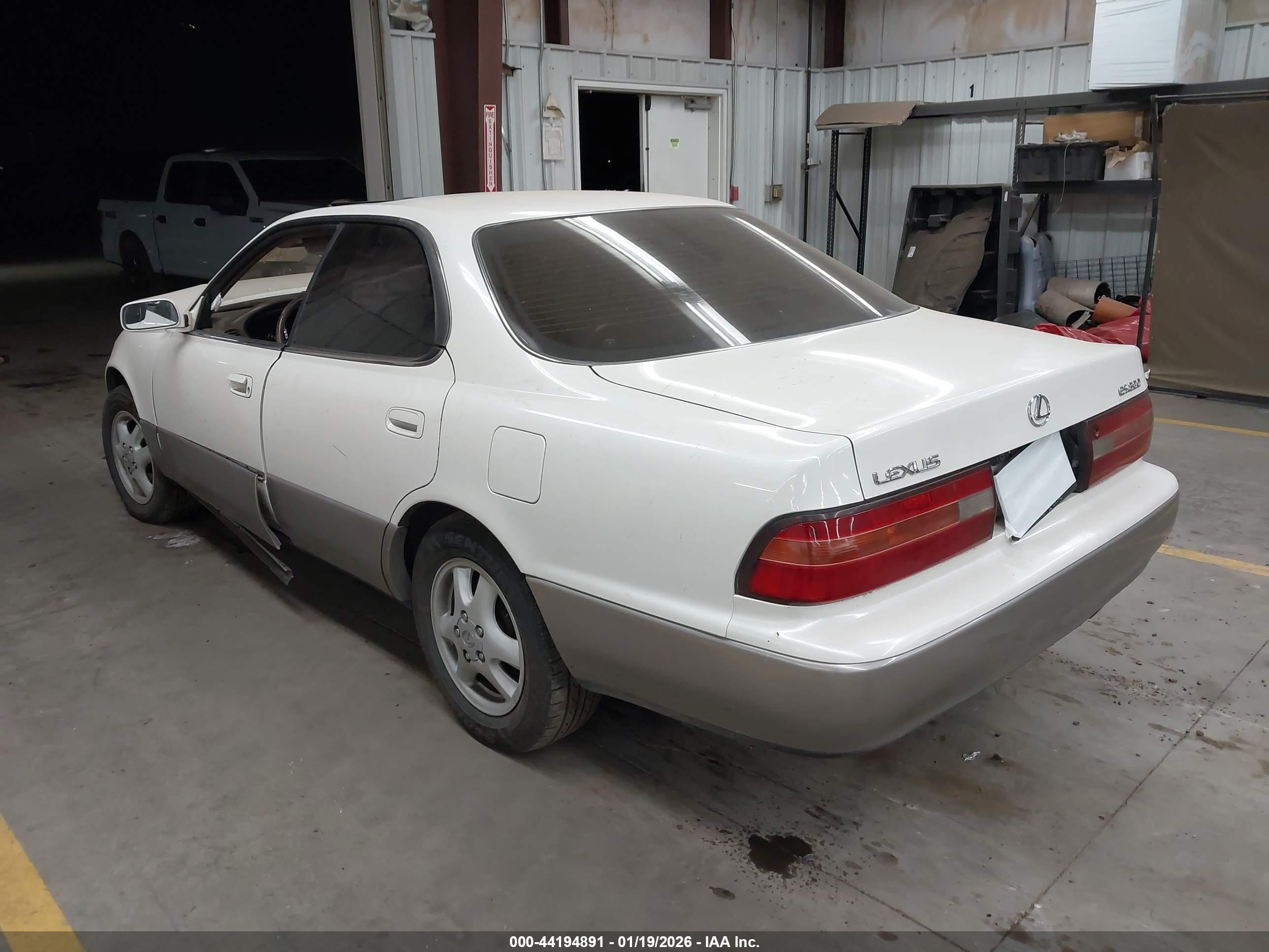 LEXUS ES image 3