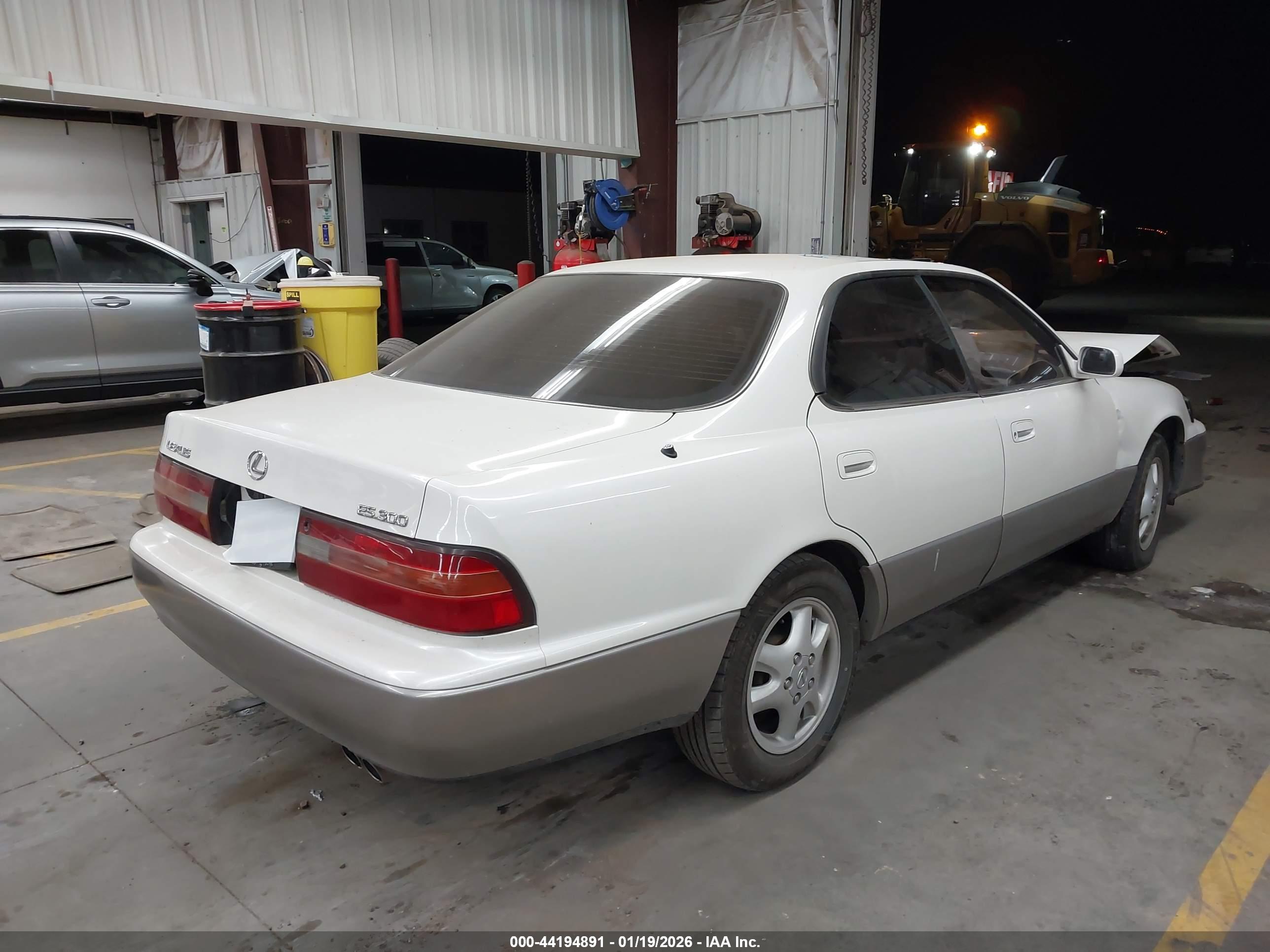 LEXUS ES image 4