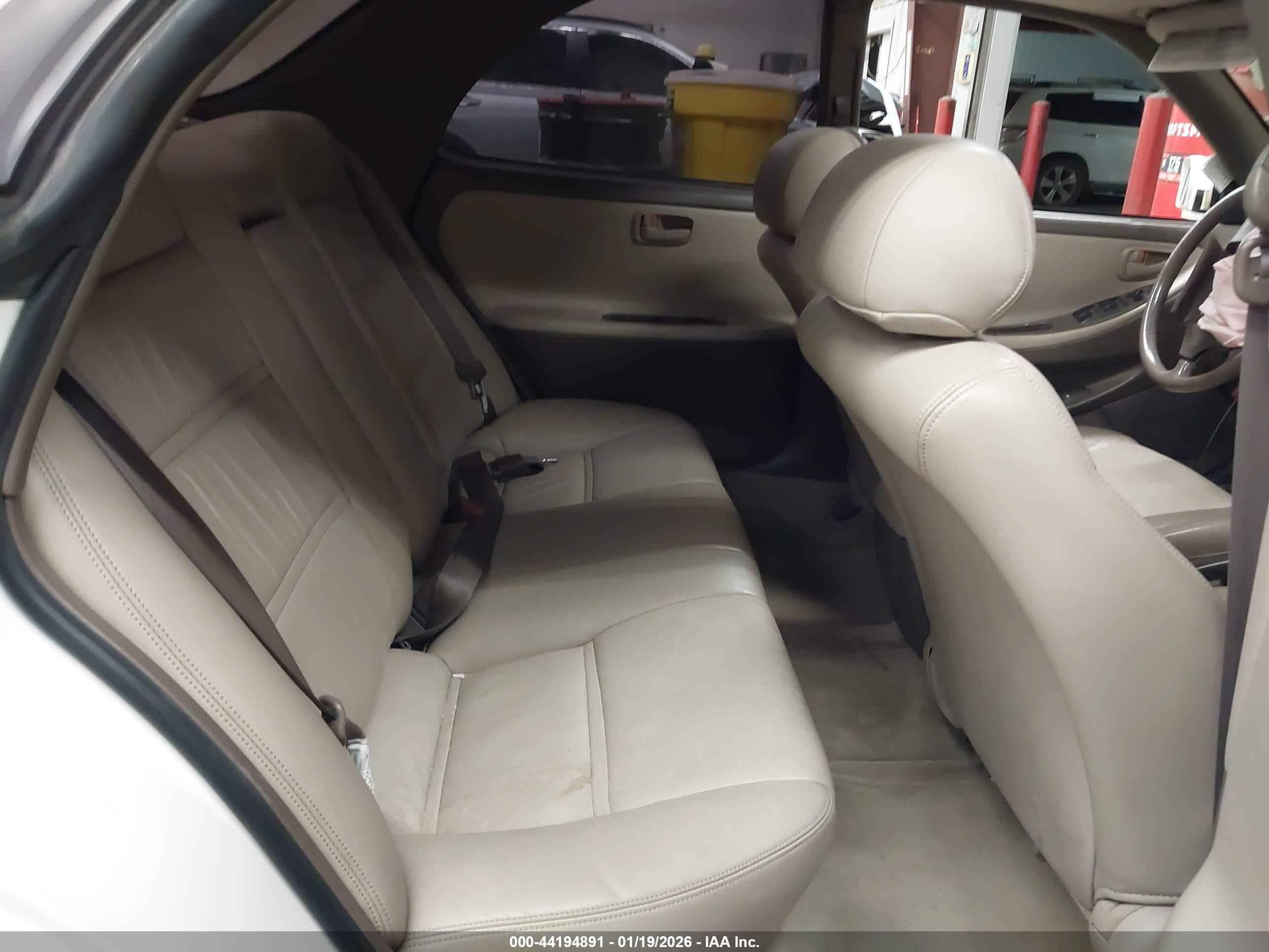 LEXUS ES image 8