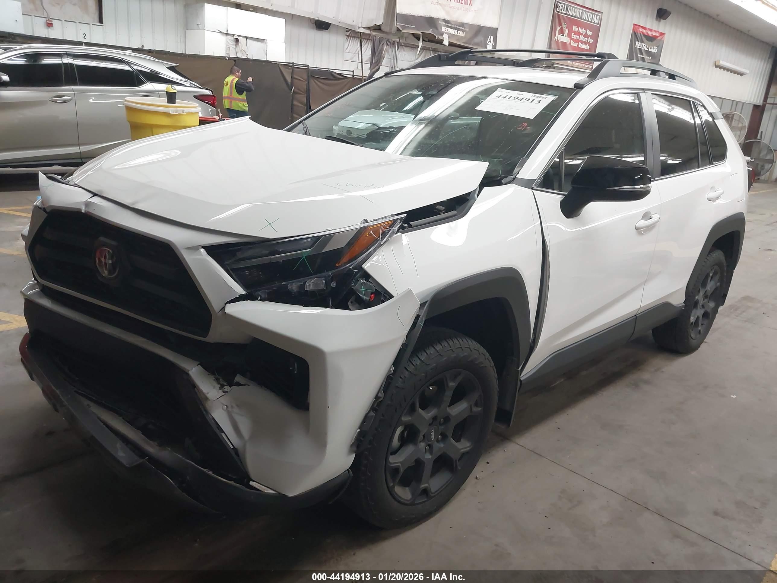 TOYOTA RAV4 image 2