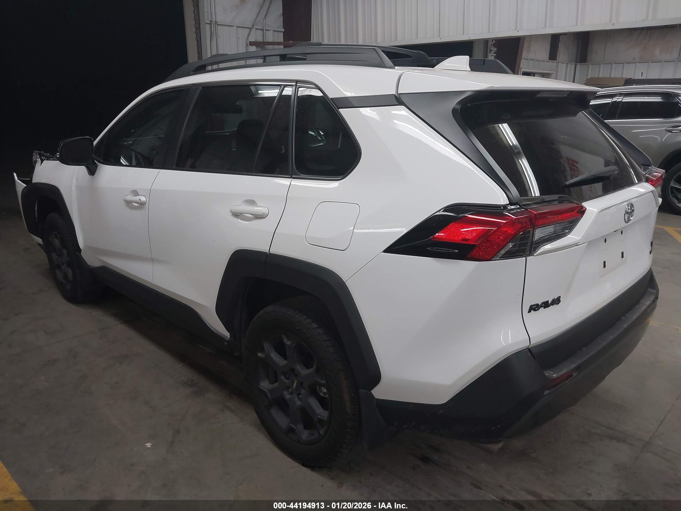 TOYOTA RAV4 image 3