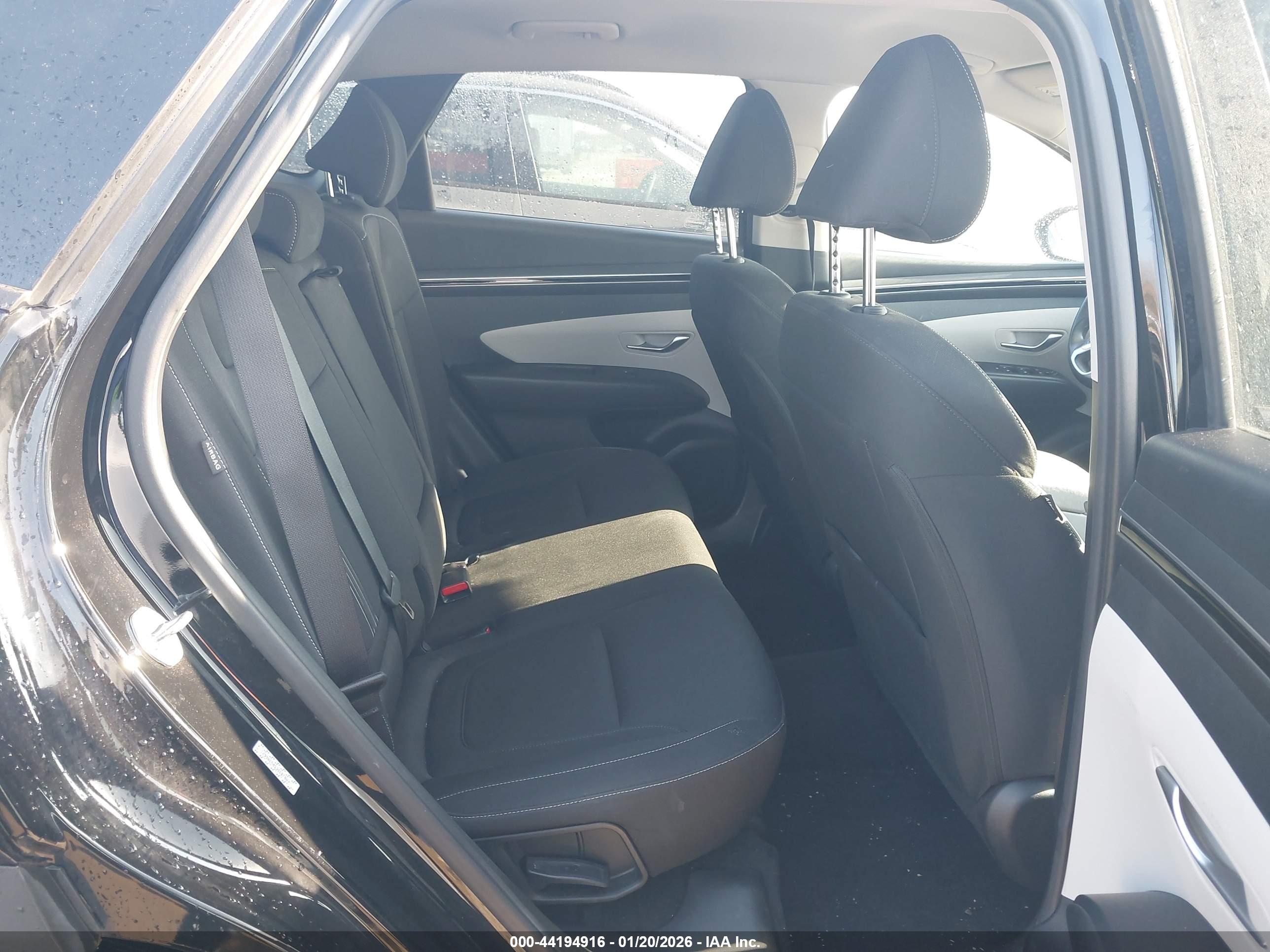 HYUNDAI TUCSON image 8