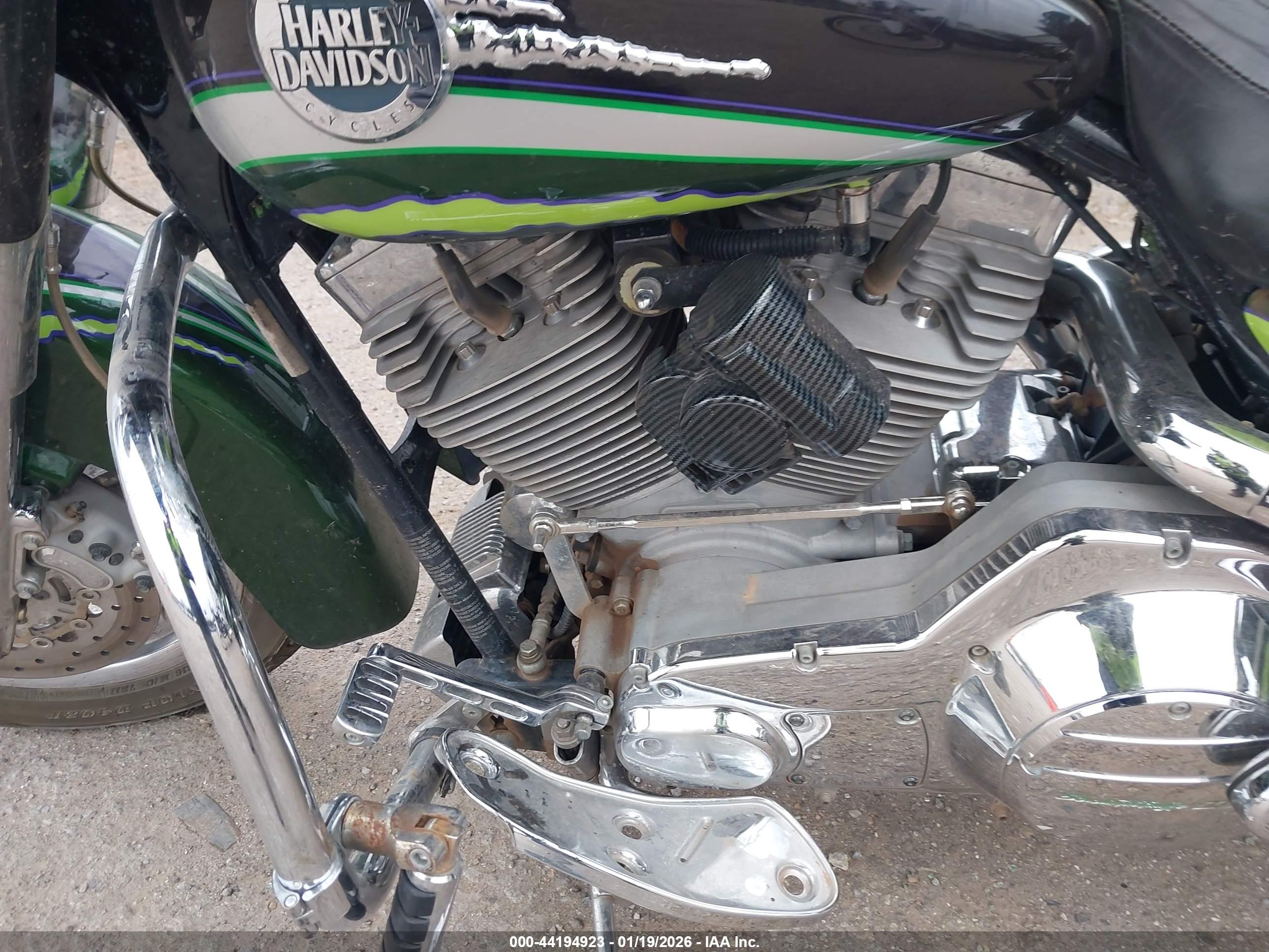 HARLEY-DAVIDSON FLHTCUSE image 9