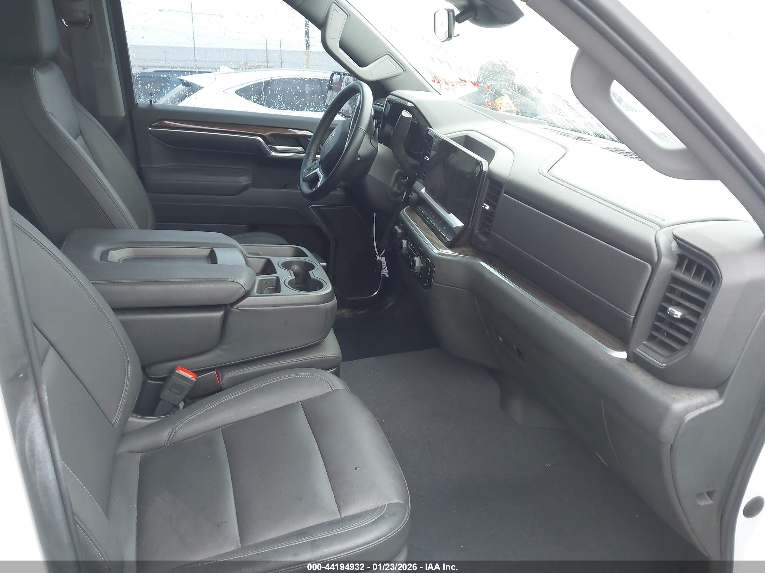 CHEVROLET SILVERADO image 5