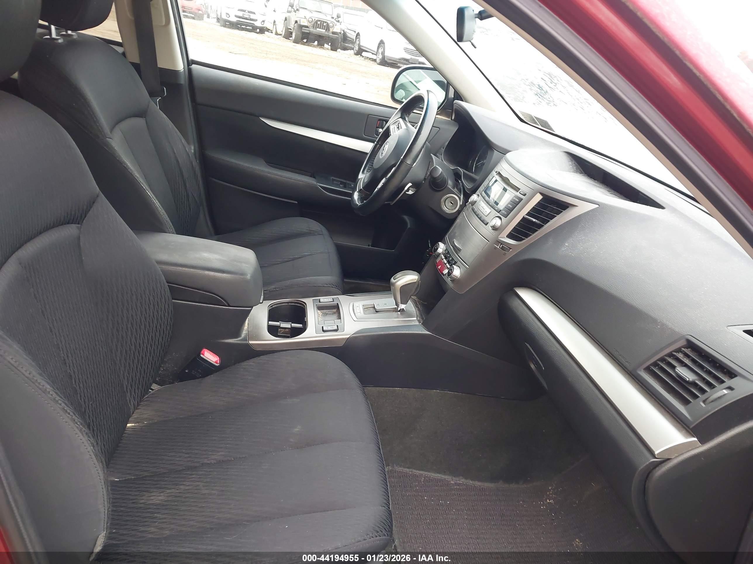 SUBARU OUTBACK image 5