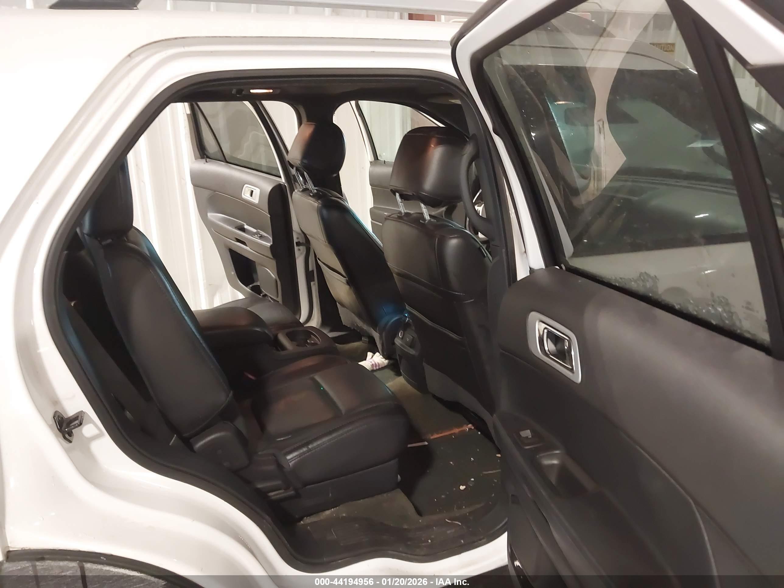 FORD EXPLORER image 8