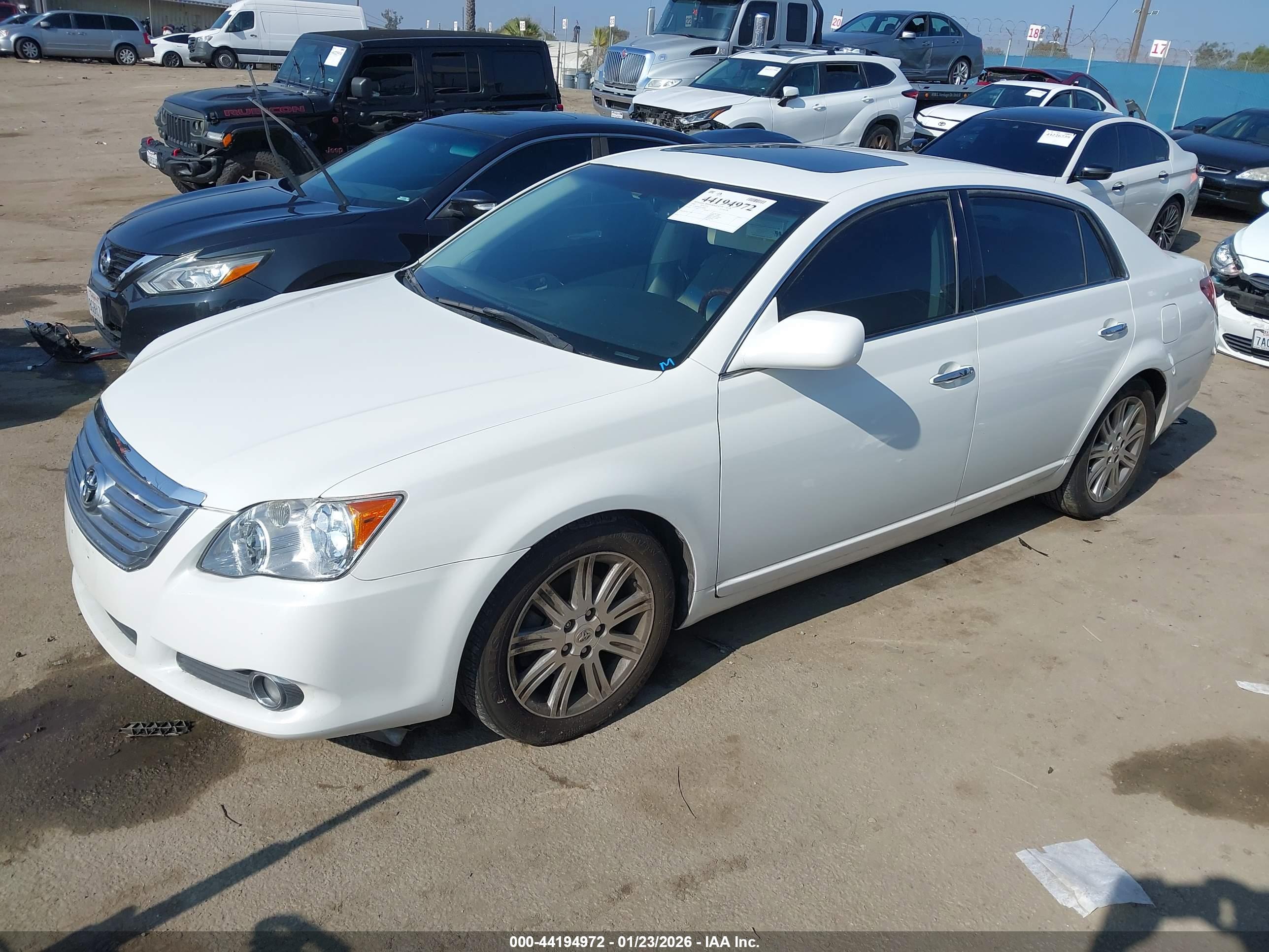 TOYOTA AVALON image 2