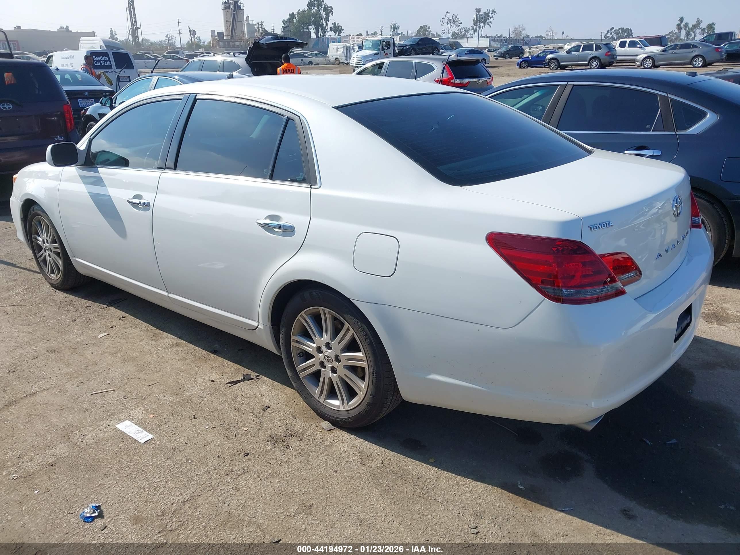 TOYOTA AVALON image 3