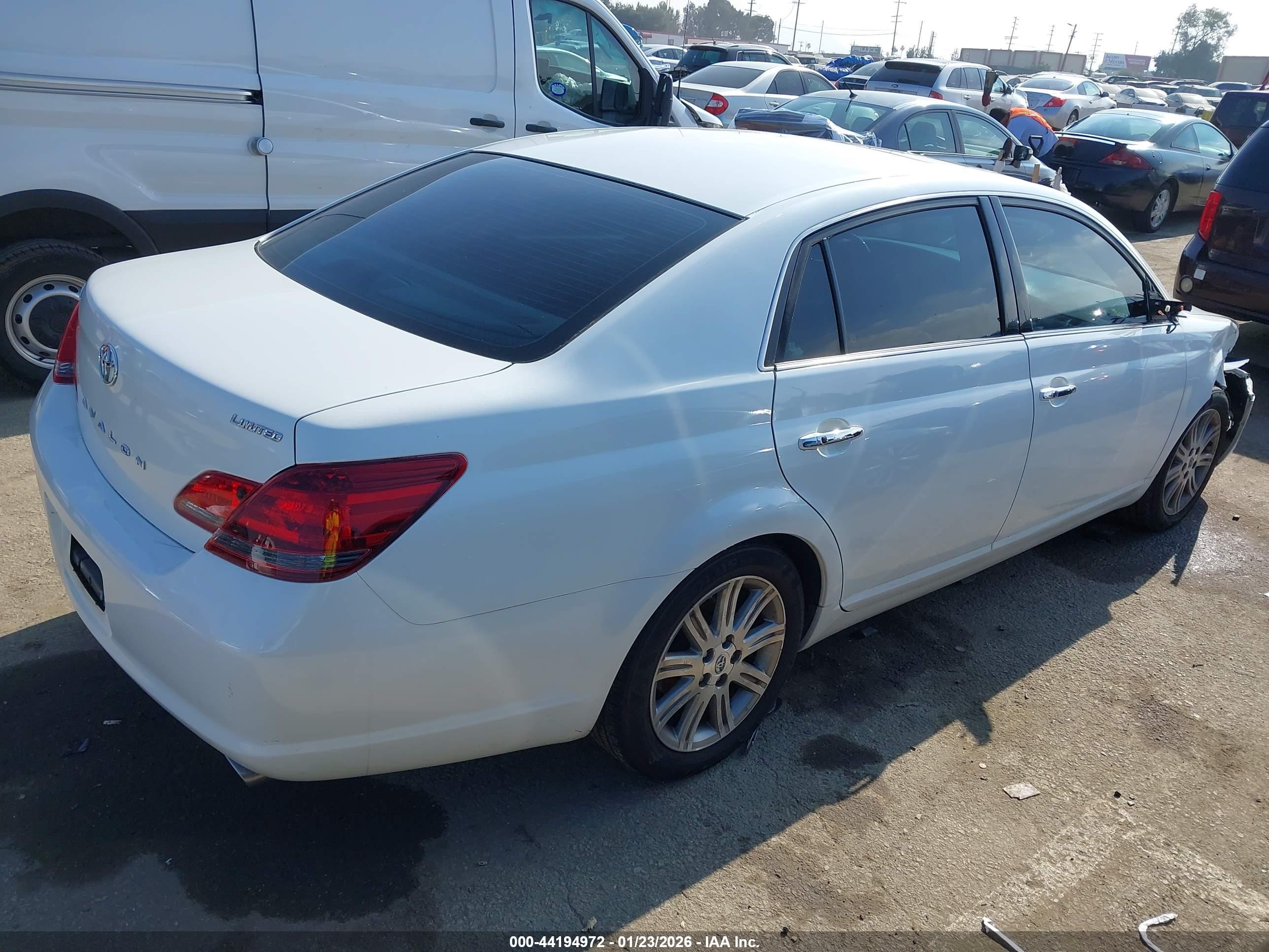 TOYOTA AVALON image 4