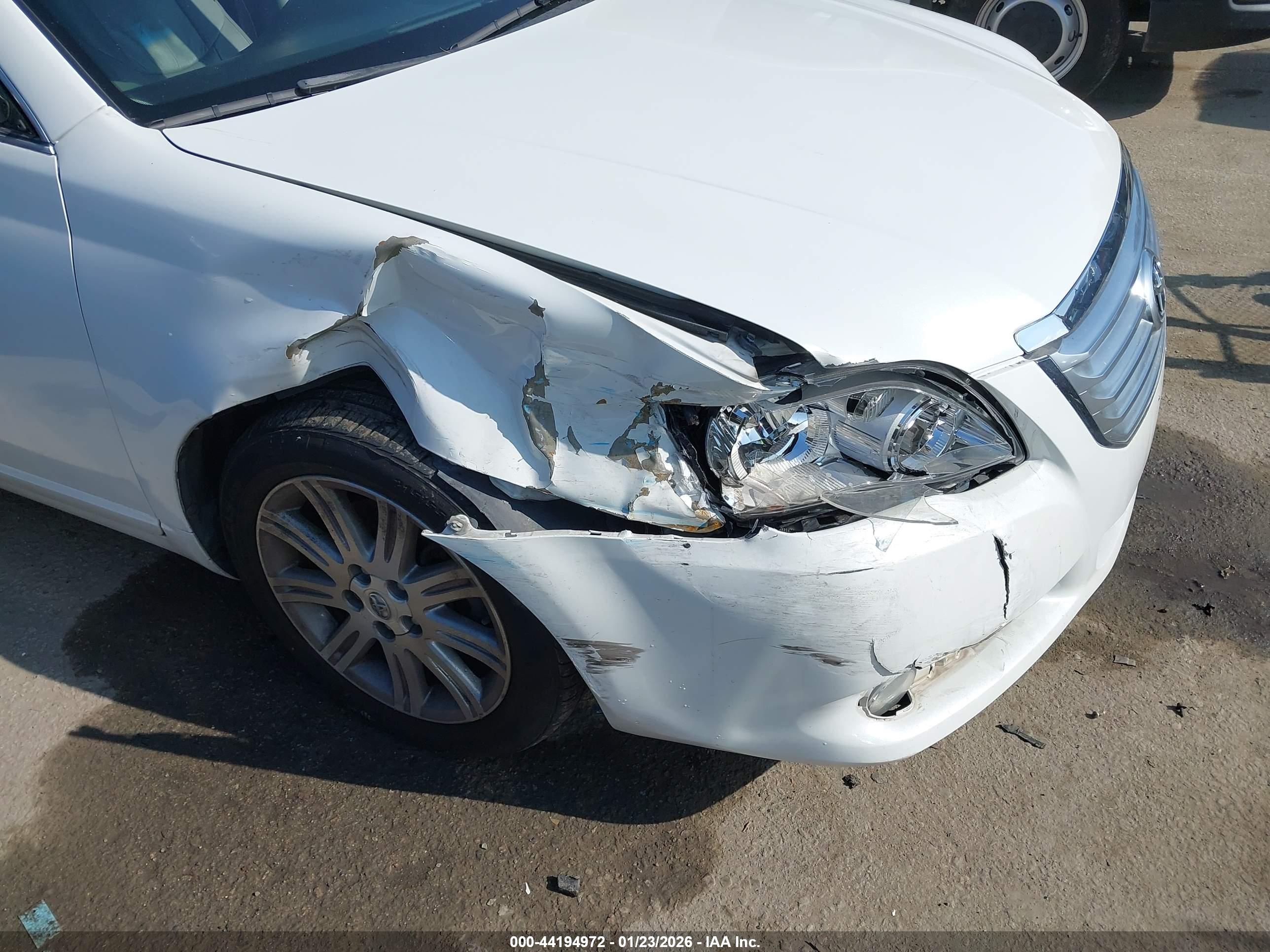 TOYOTA AVALON image 6