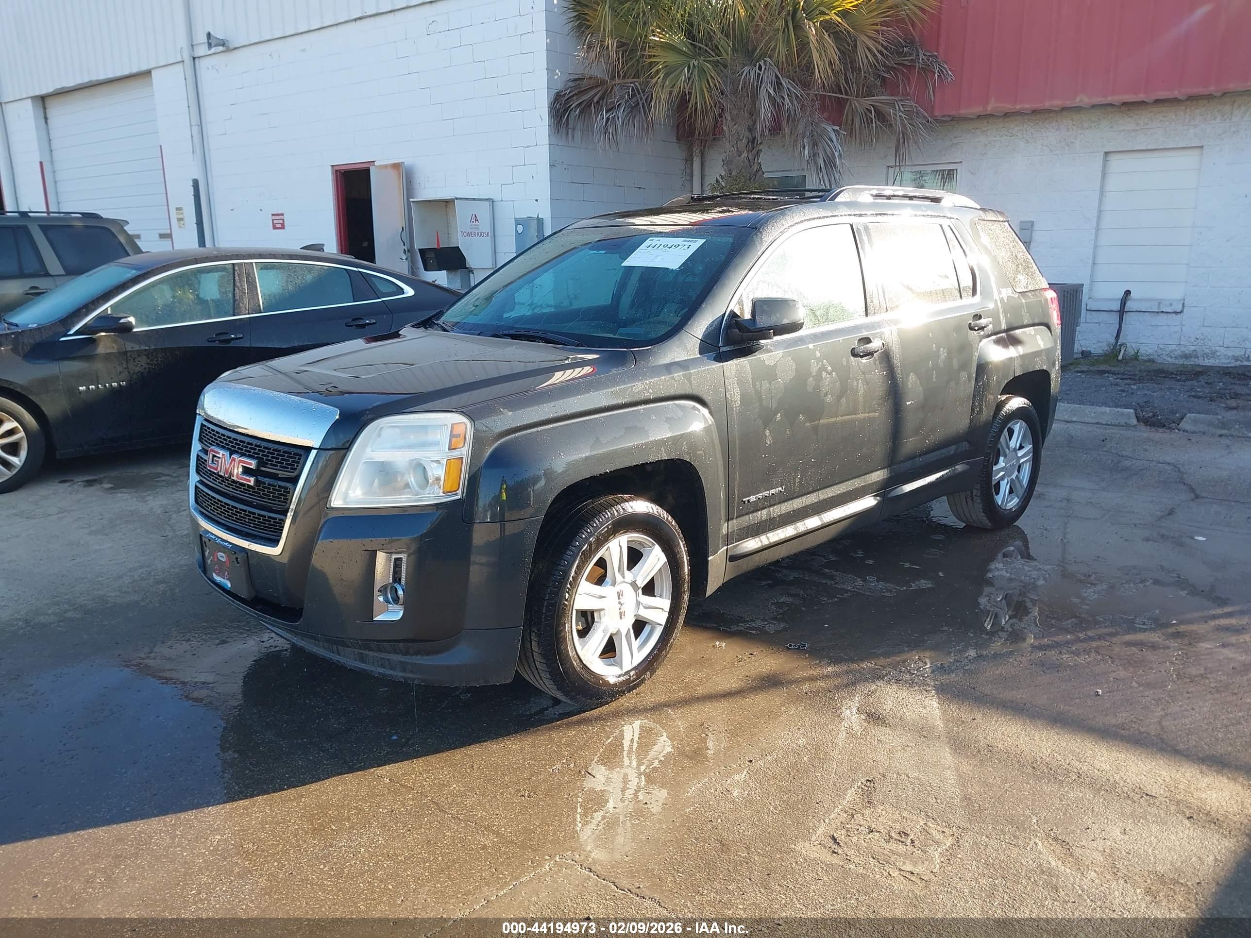 GMC TERRAIN image 2