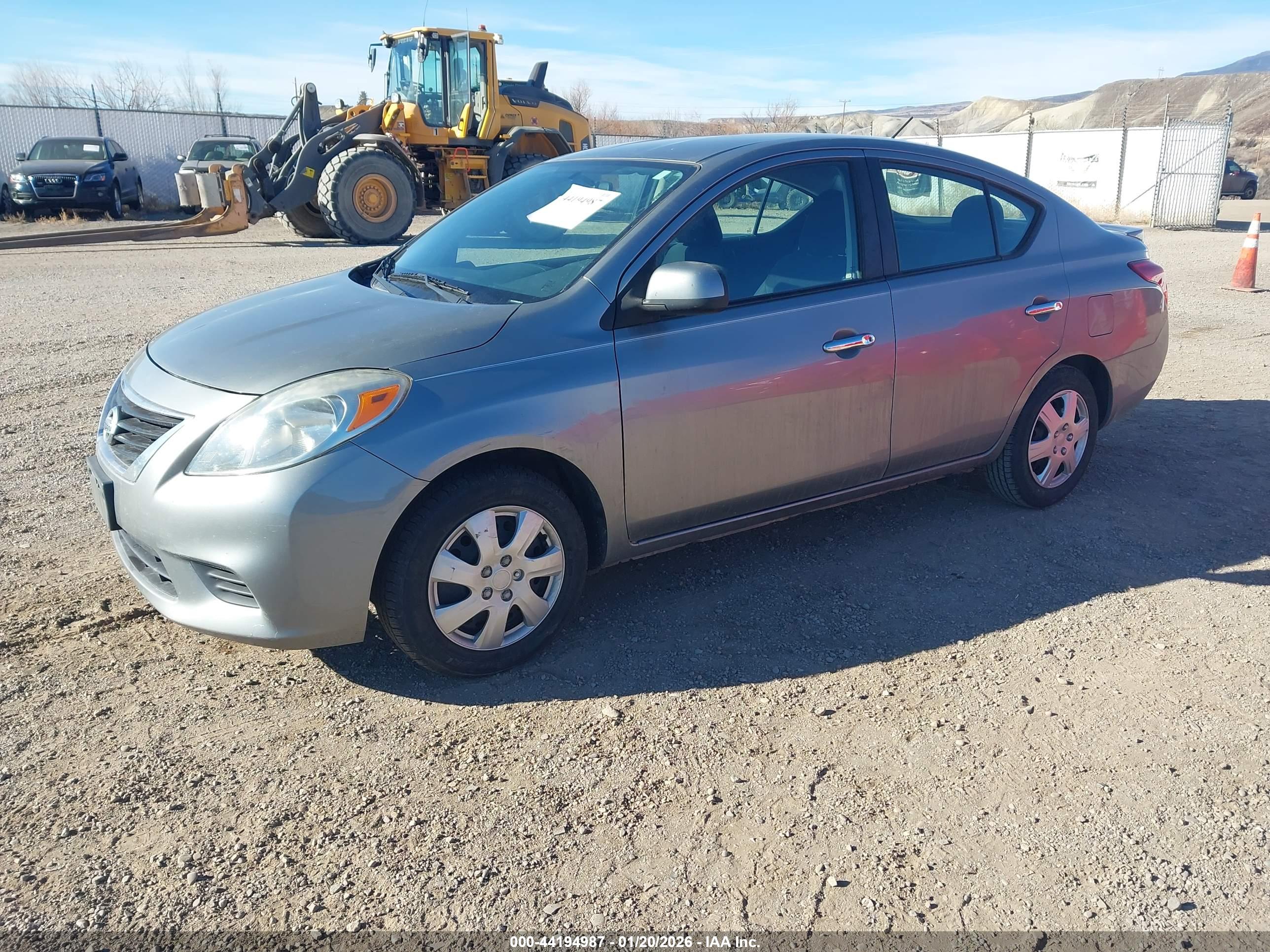 NISSAN VERSA image 2