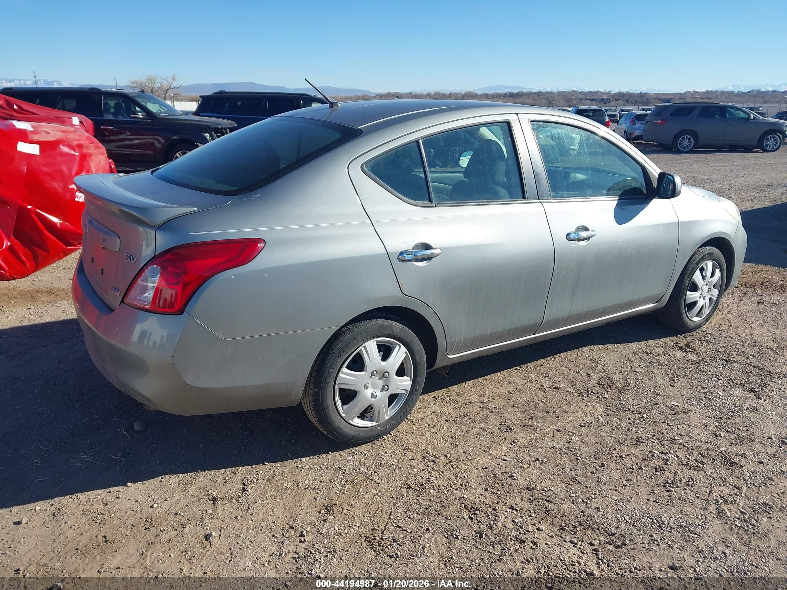 NISSAN VERSA image 4