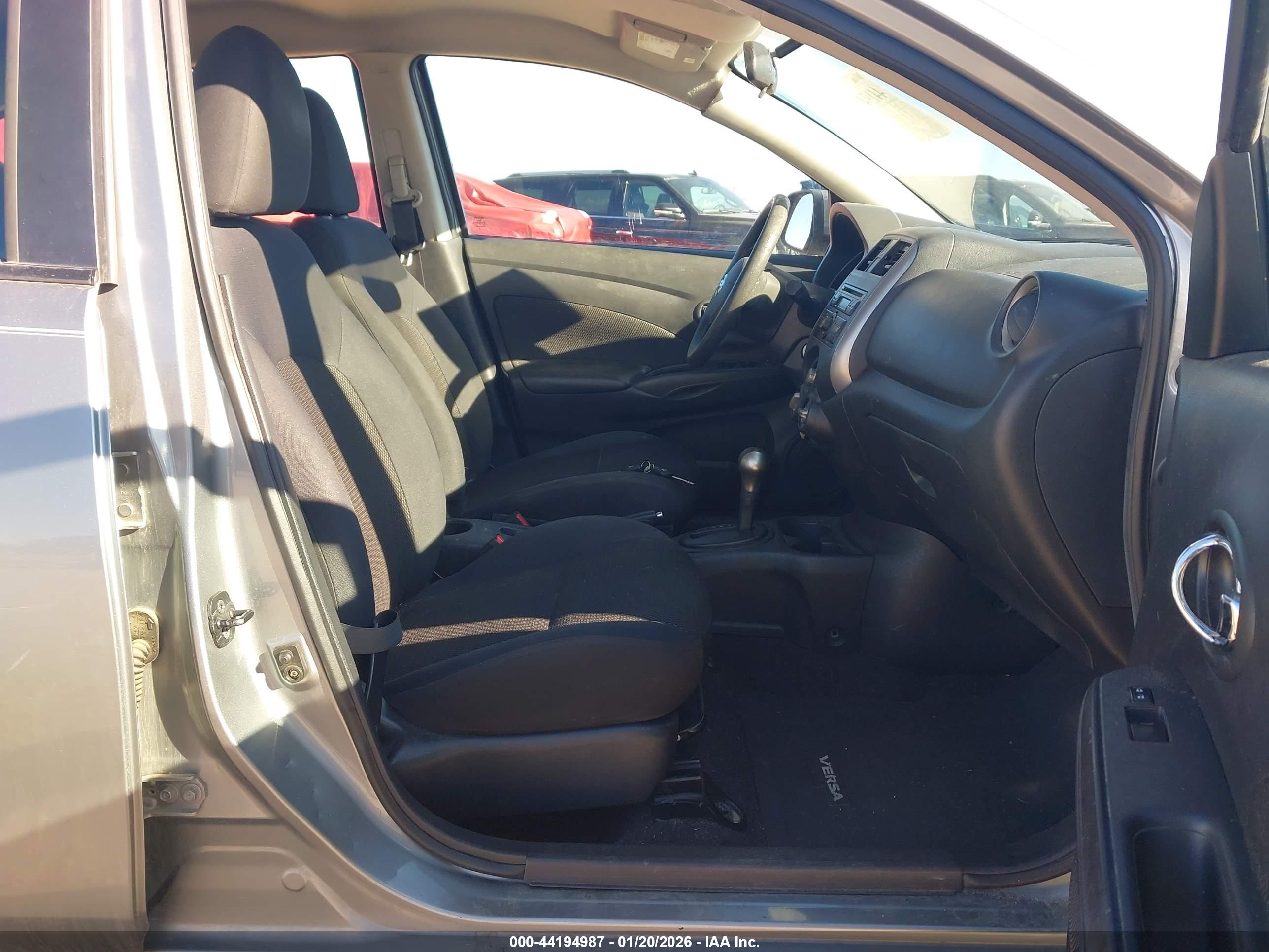 NISSAN VERSA image 5