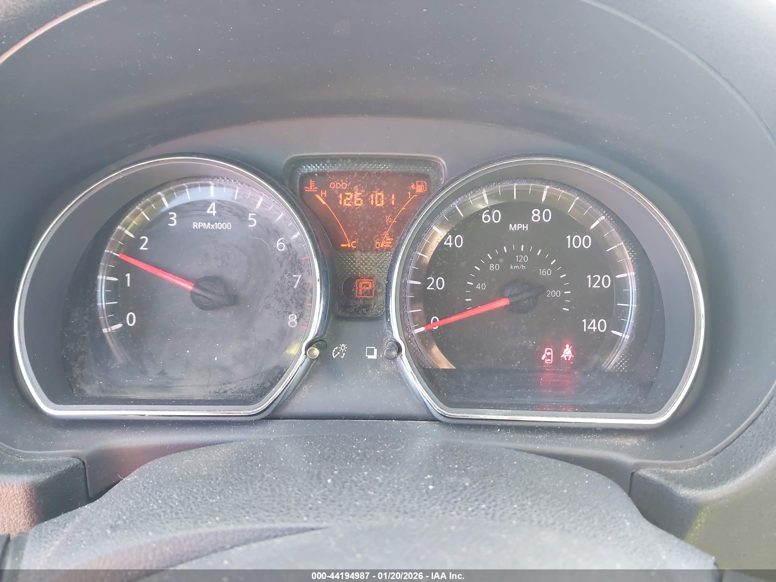 NISSAN VERSA image 7