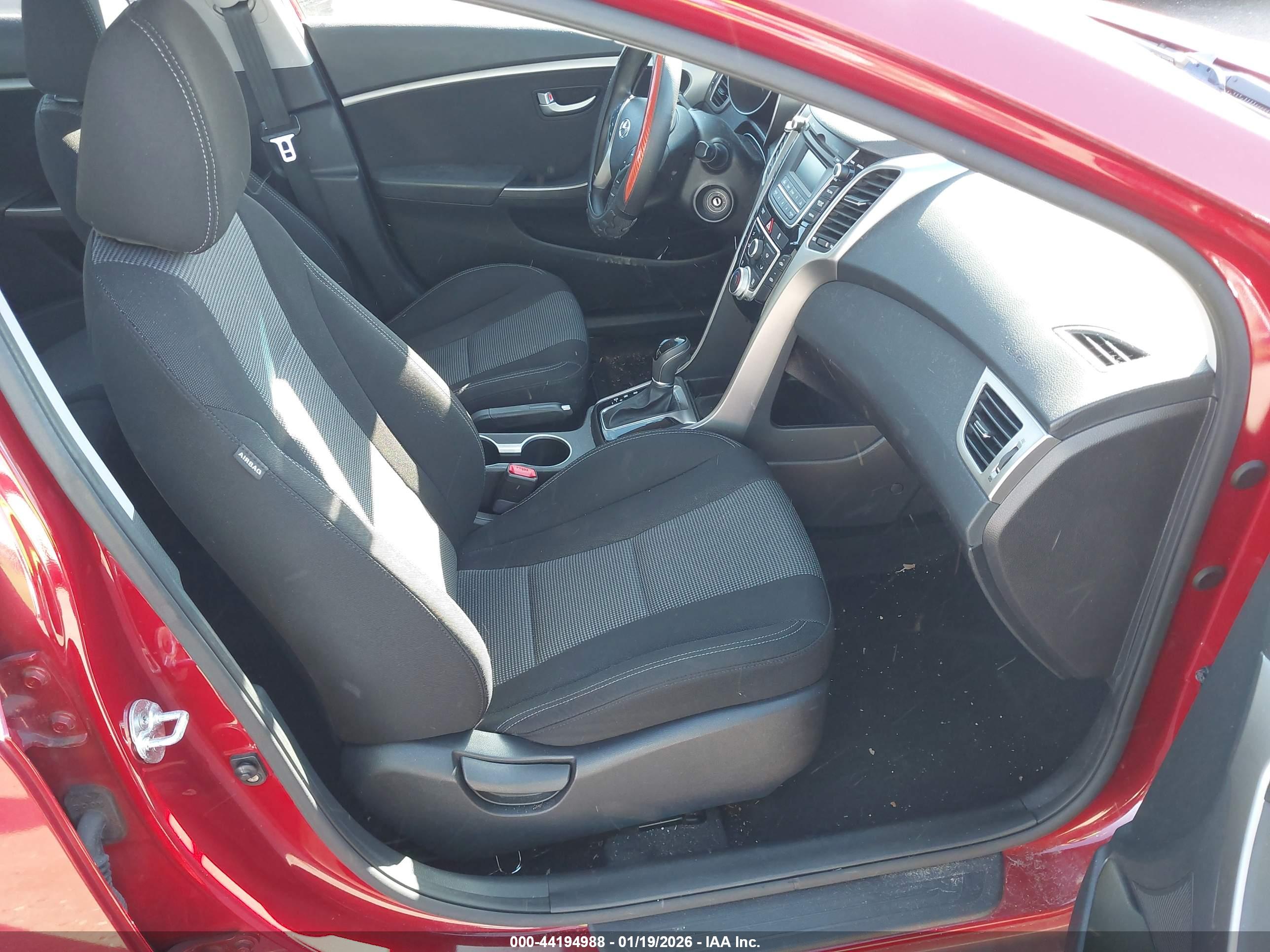 HYUNDAI ELANTRA image 5