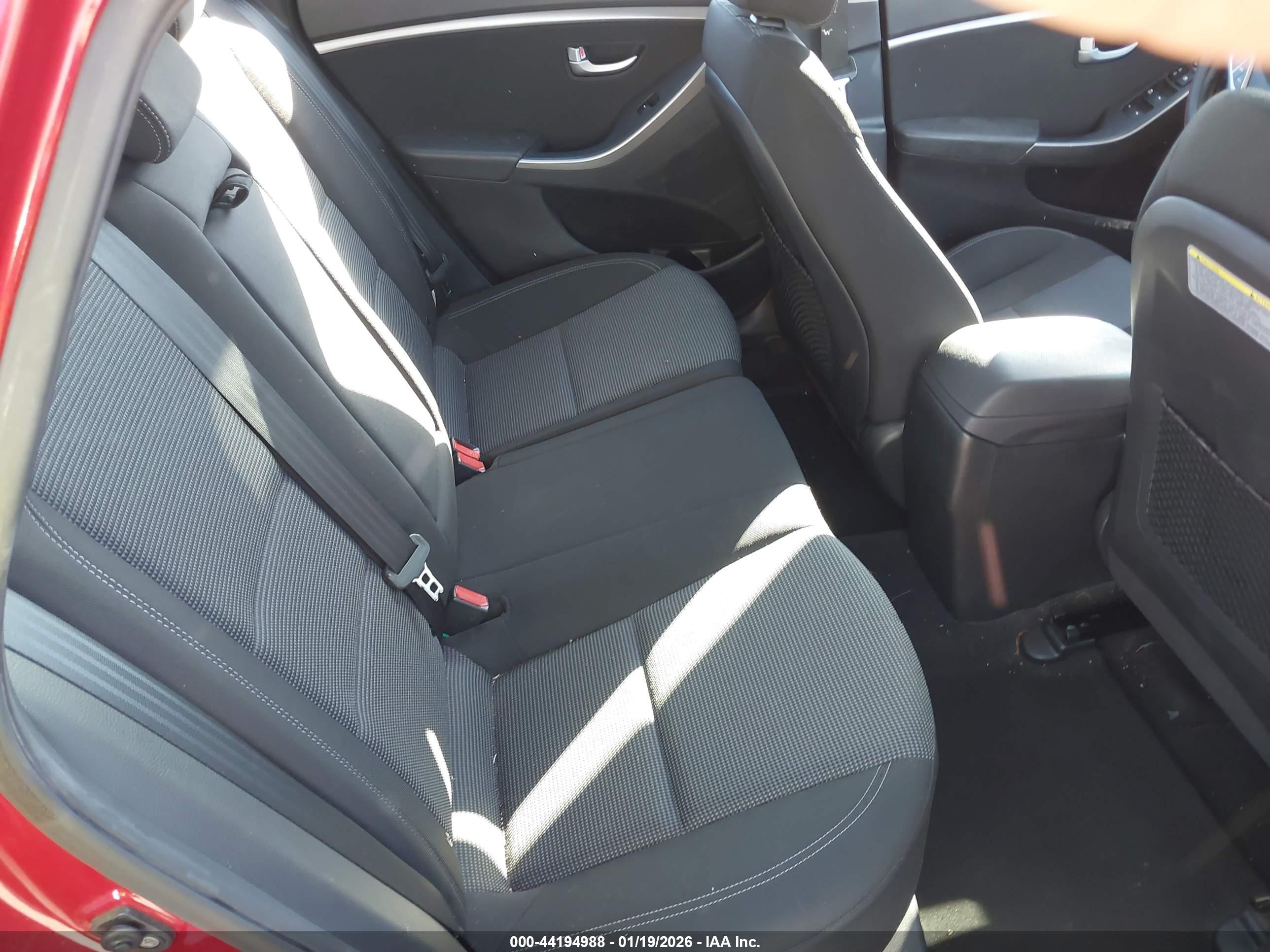 HYUNDAI ELANTRA image 8