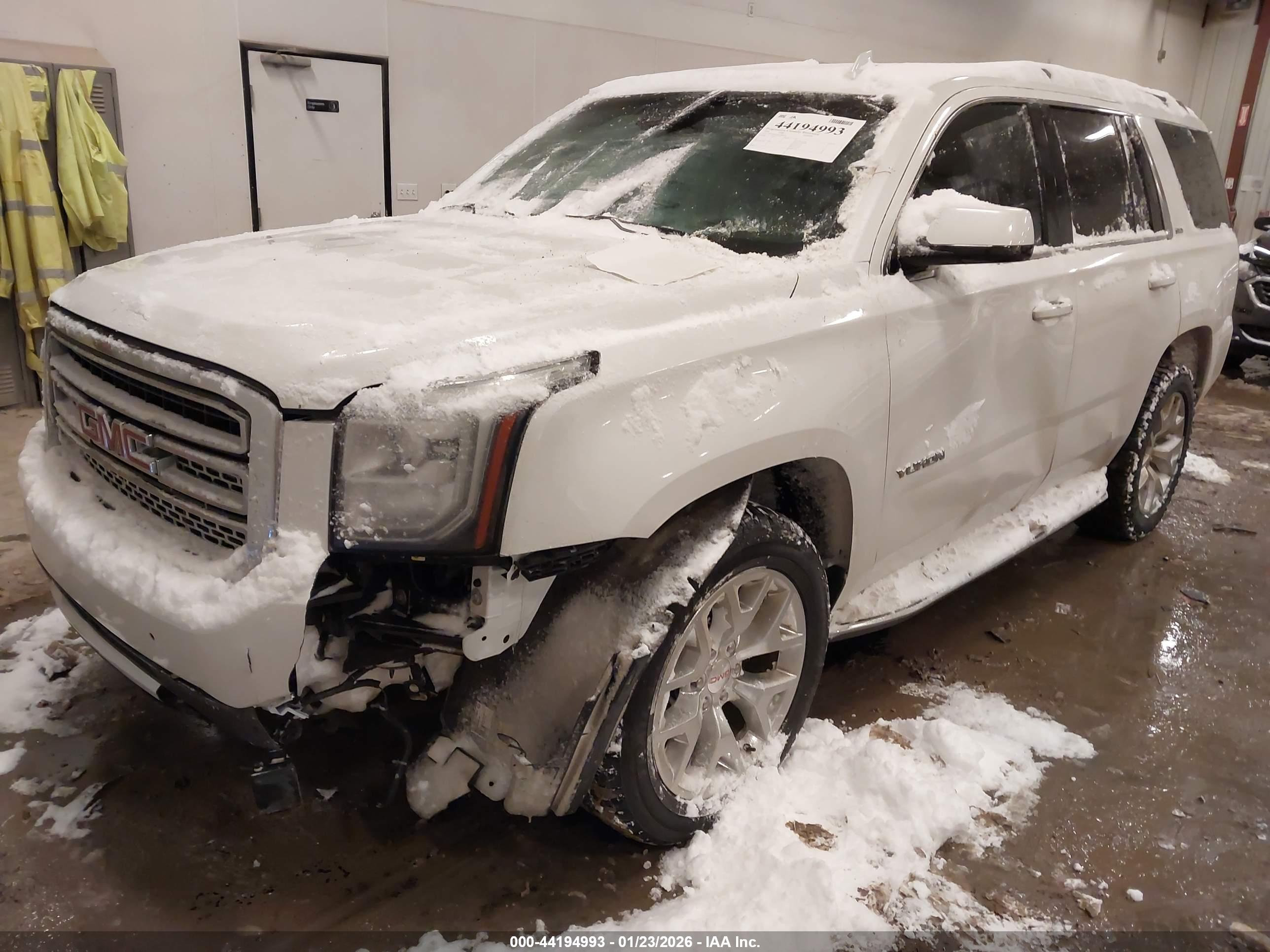 GMC YUKON image 2