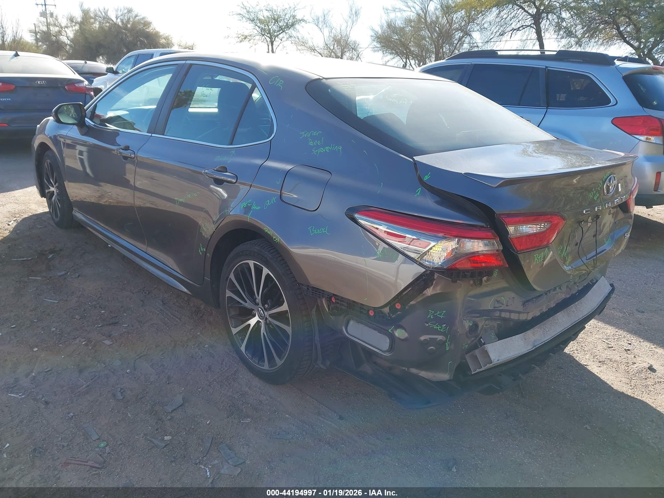 TOYOTA CAMRY image 3