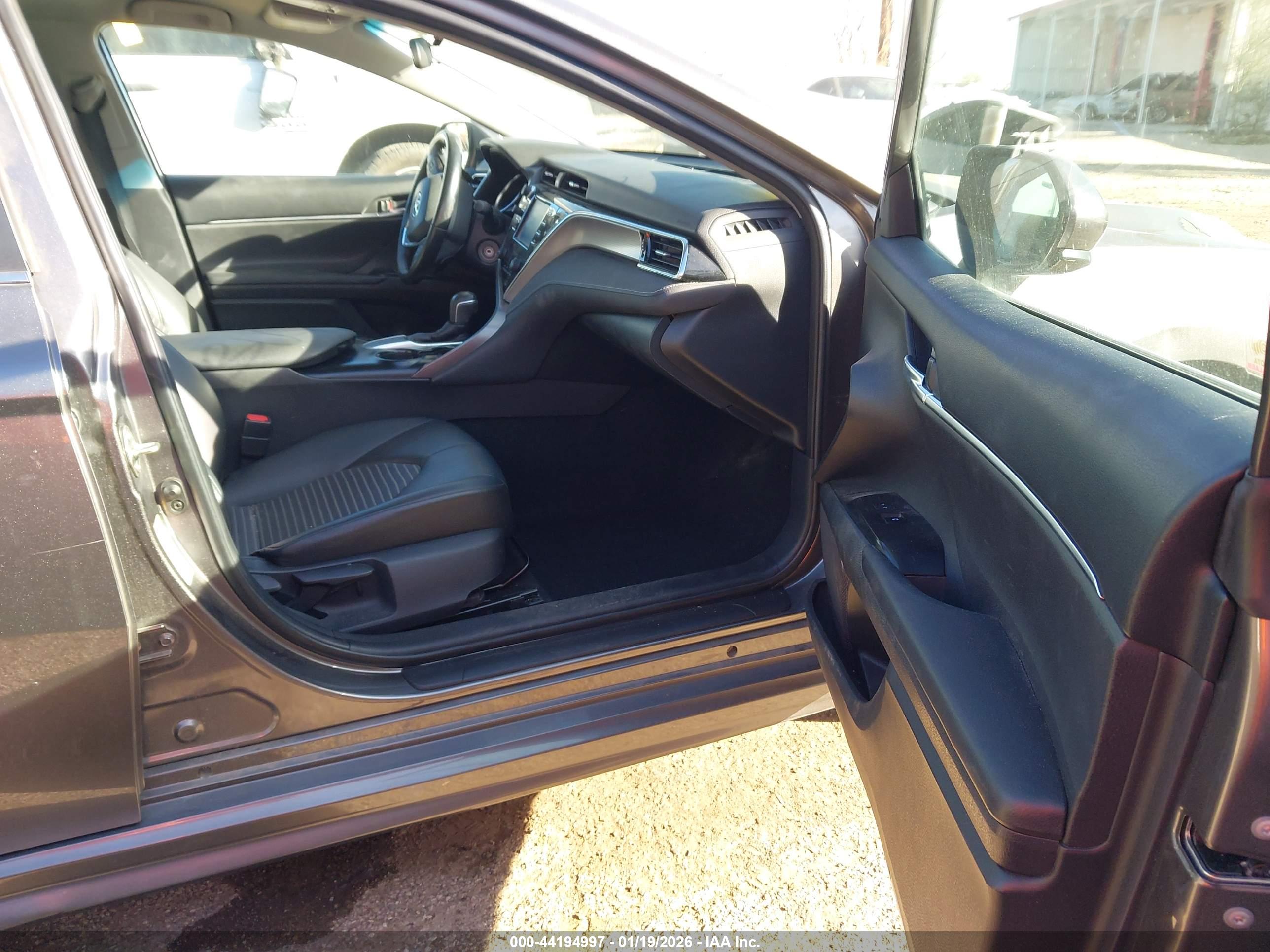 TOYOTA CAMRY image 5